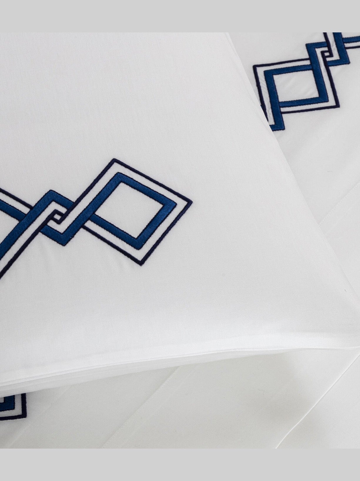 Twist embroidery duvet cover