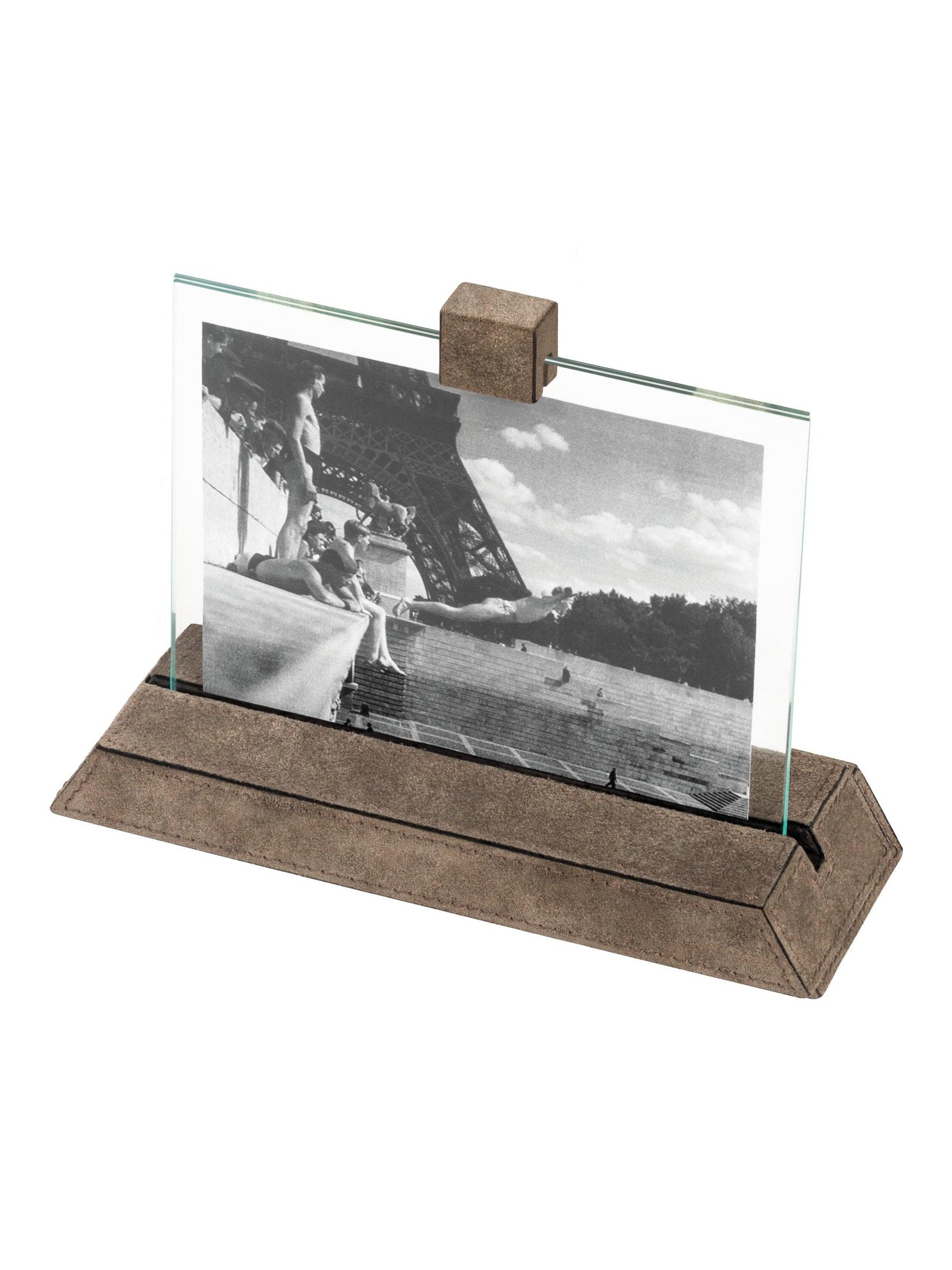 Io picture frame