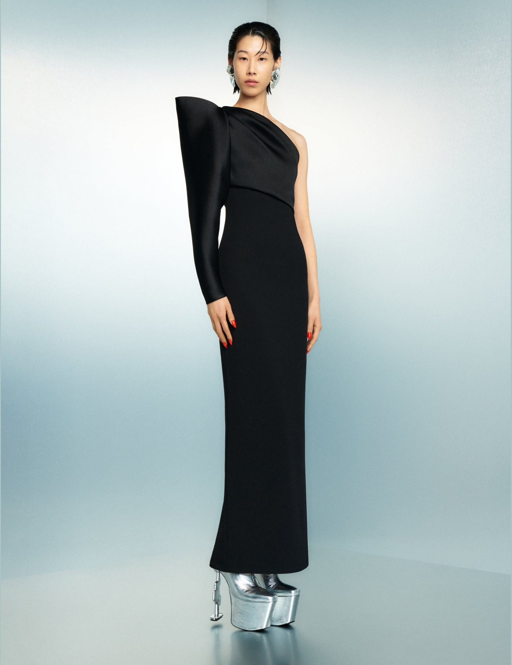 43_OS45037_TALLY_MAXI_DRESS_BLACK_019_R1_1944x_c2f115df-2d2a-4124-b976-d2256acc6f4e.jpg