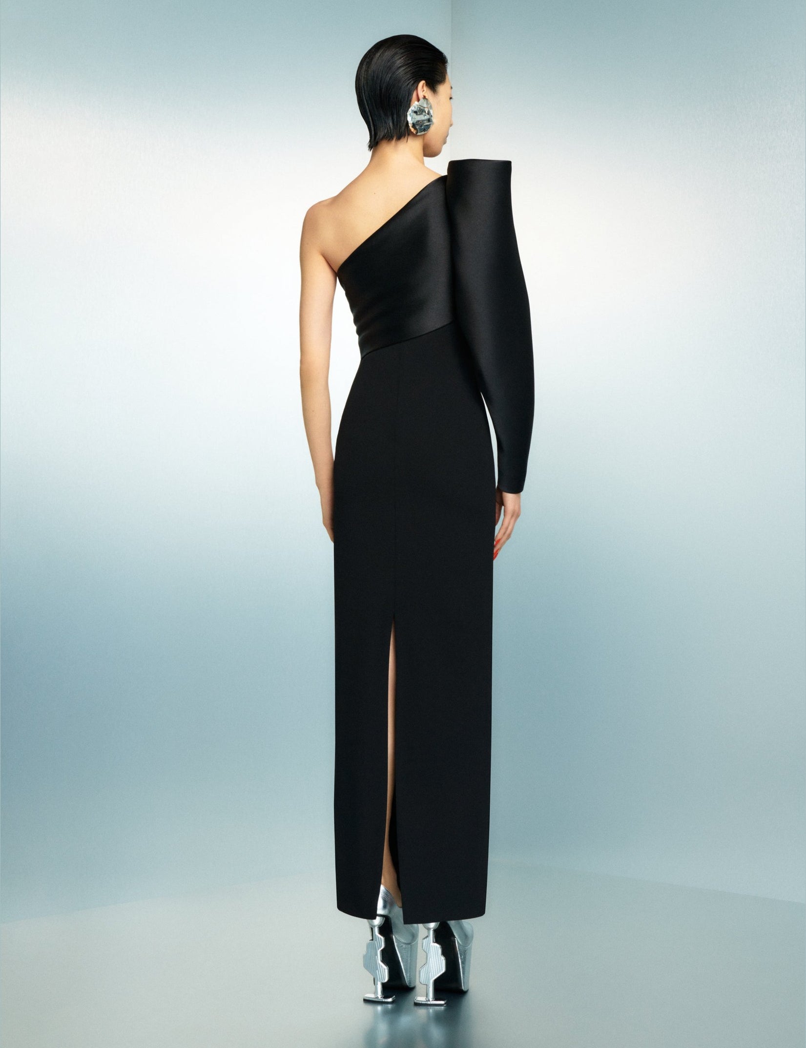43_OS45037_TALLY_MAXI_DRESS_BLACK_074_R1_1944x_9d1bd72f-9f62-4e4e-8e30-343df5eb366f.jpg
