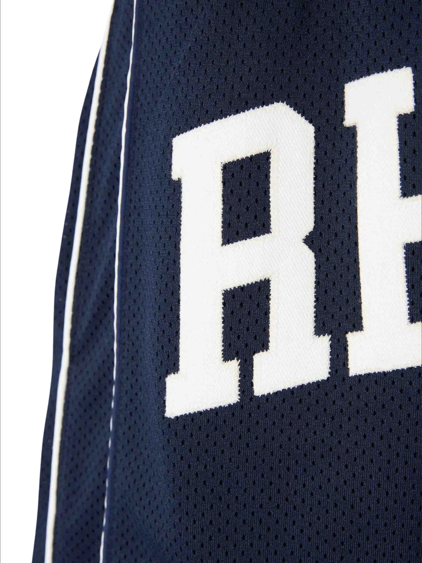Baggy collegiate logo short