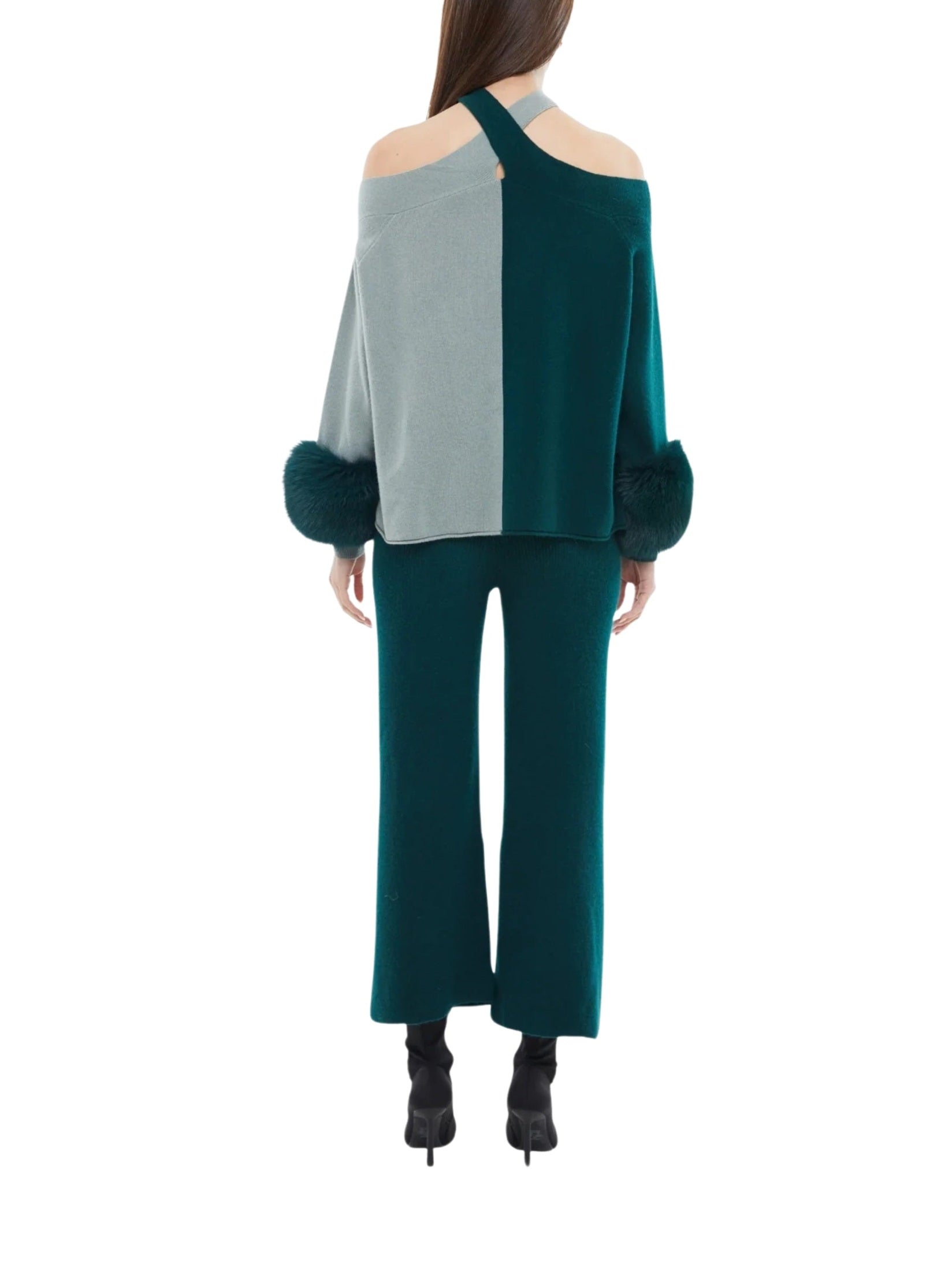 The criss cross sweater with cuffs in meadow & emerald