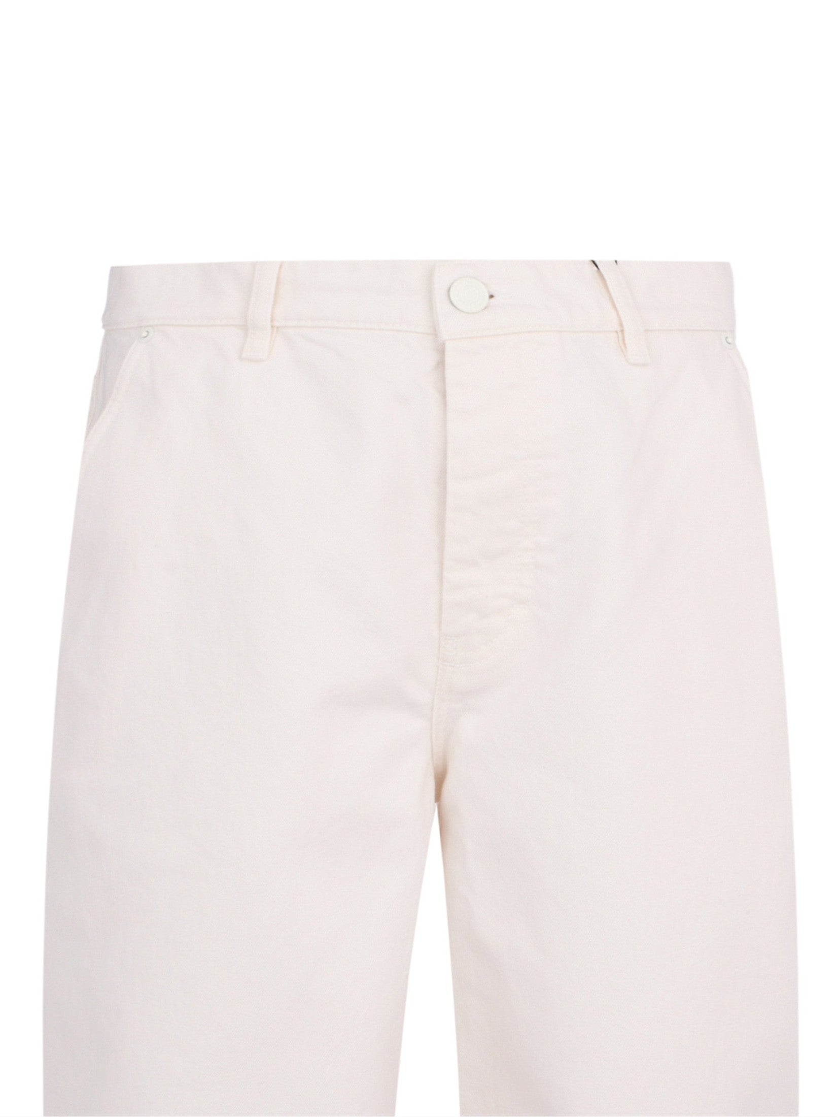 Loose bermuda shorts