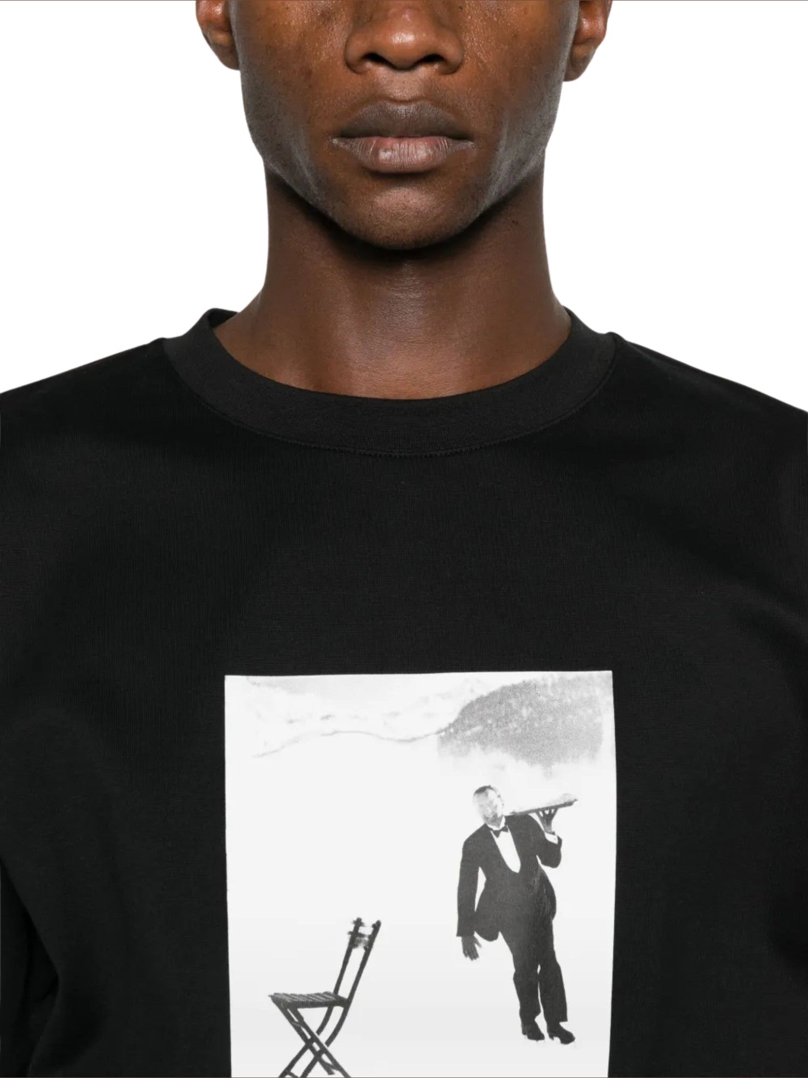 Le t-shirt ice skating waiter