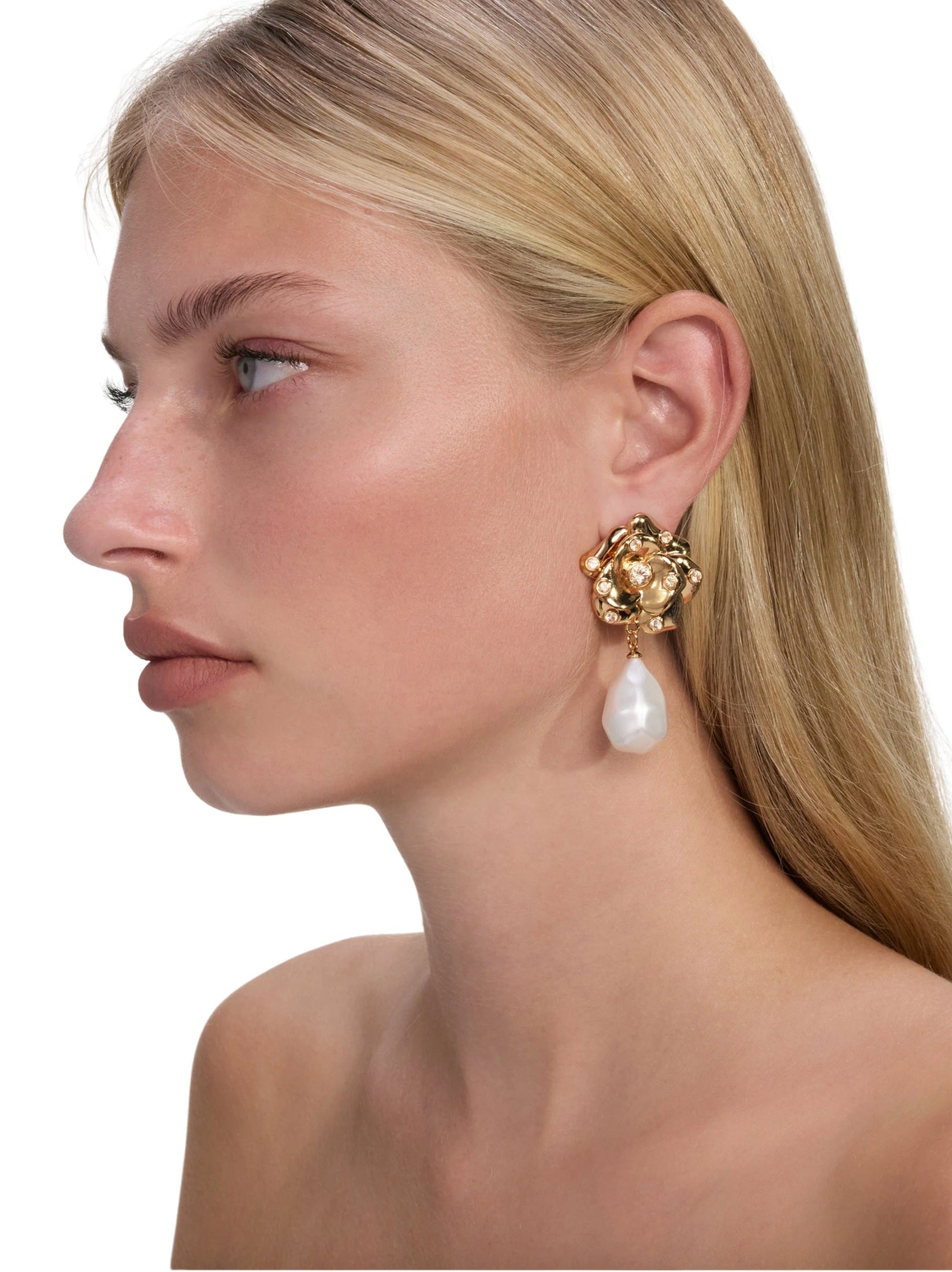 Gold flower pearl earrings