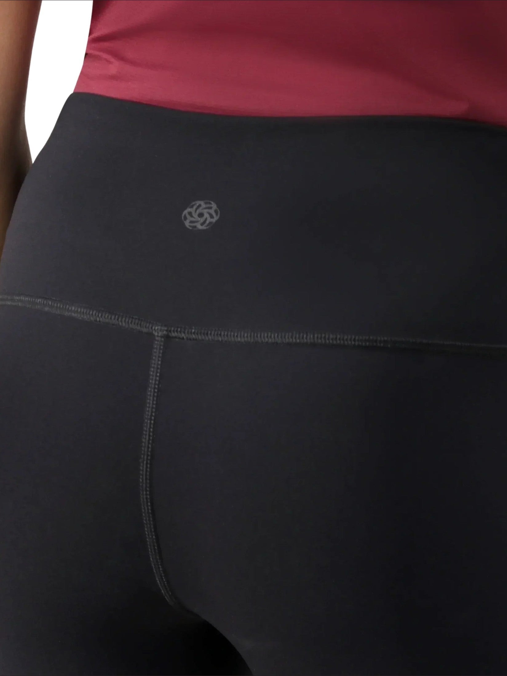 Sculpting compression legging