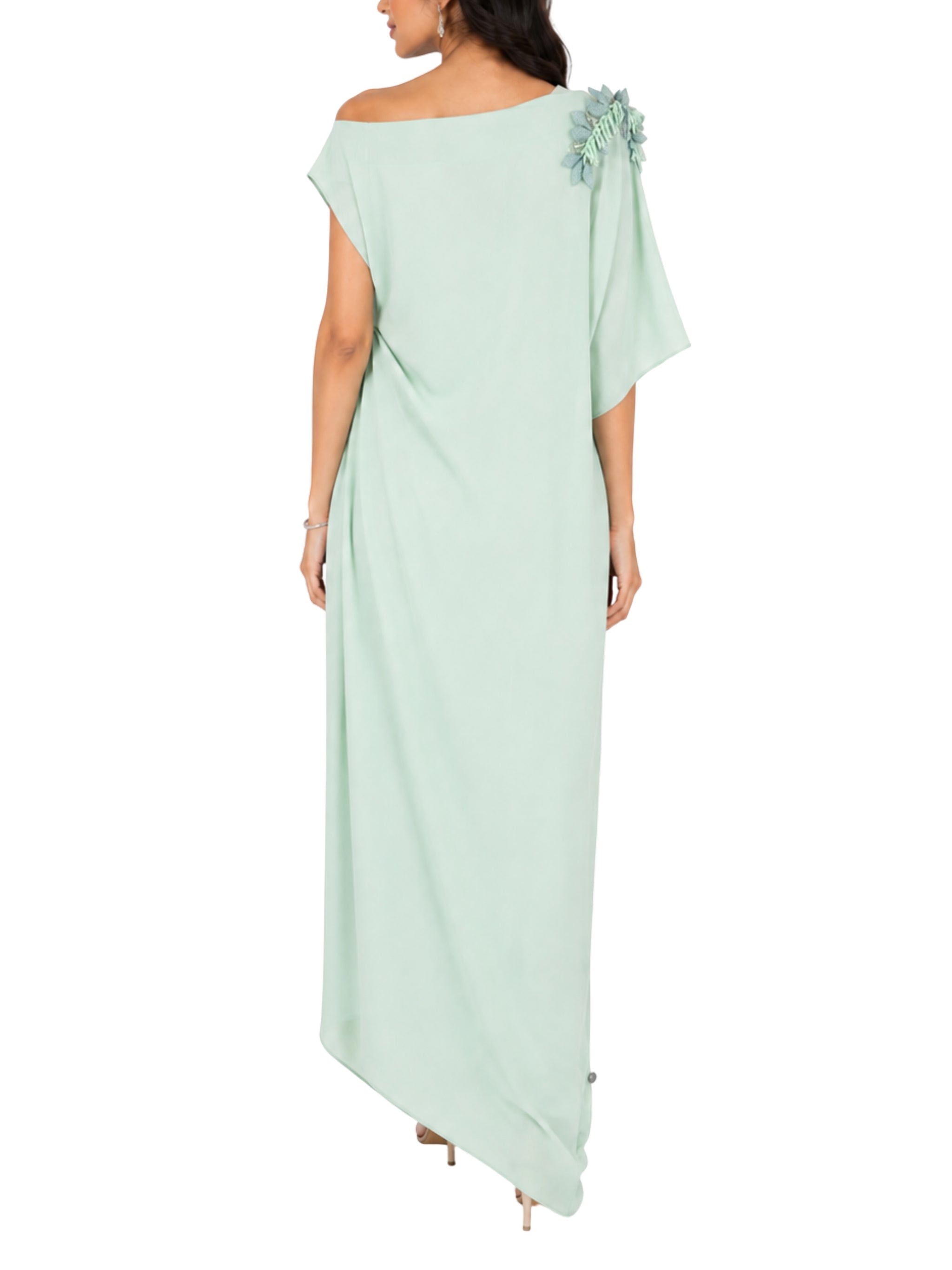 Hand embroiderd sholder  slanting short sleeves and off shoulder