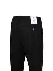 Pantalone soft 1 pleats diagonal pkts zipped back pkts leather det elastic w.band ext drawstr finis b.