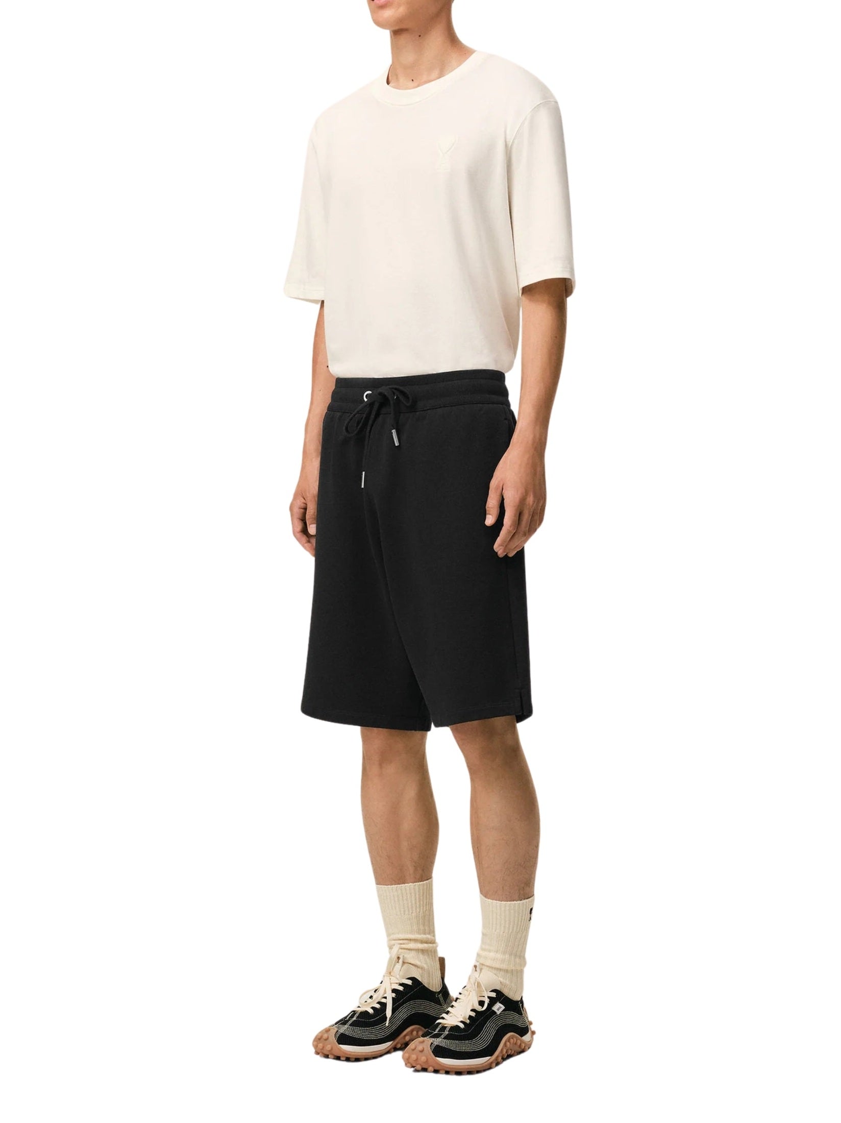 Short with contrasted ami de coeur