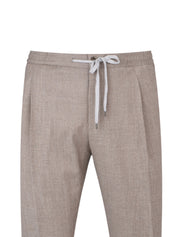 Pantalone soft 1 pleats diagonal pkts zipped back pkts leather det elastic w.band ext drawstr finis b.