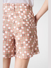 Modern motif short with pinces