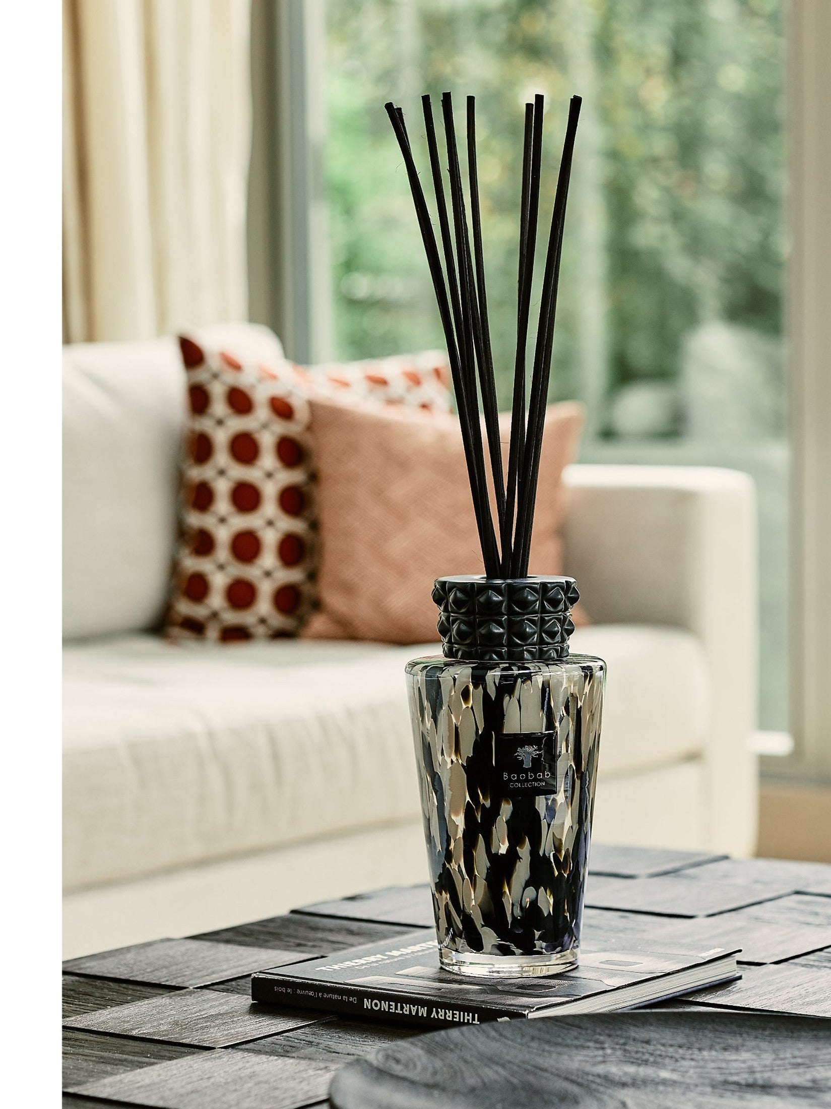 Totem 2L Black Pearls Luxury Bottle Diffuser Medium
