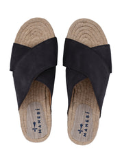 Crossed bands sandals