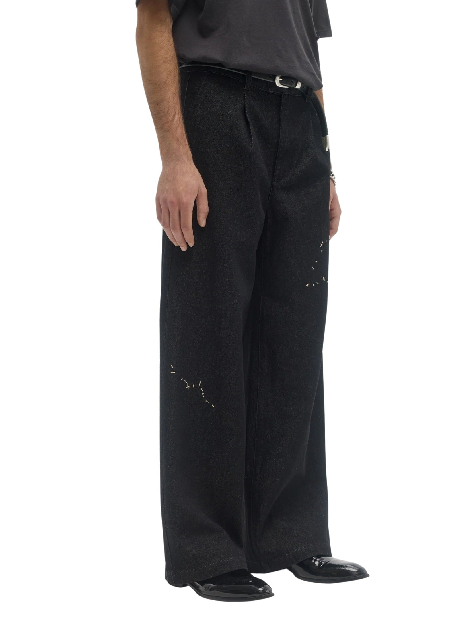 Lazy denim pleated trousers faded black
