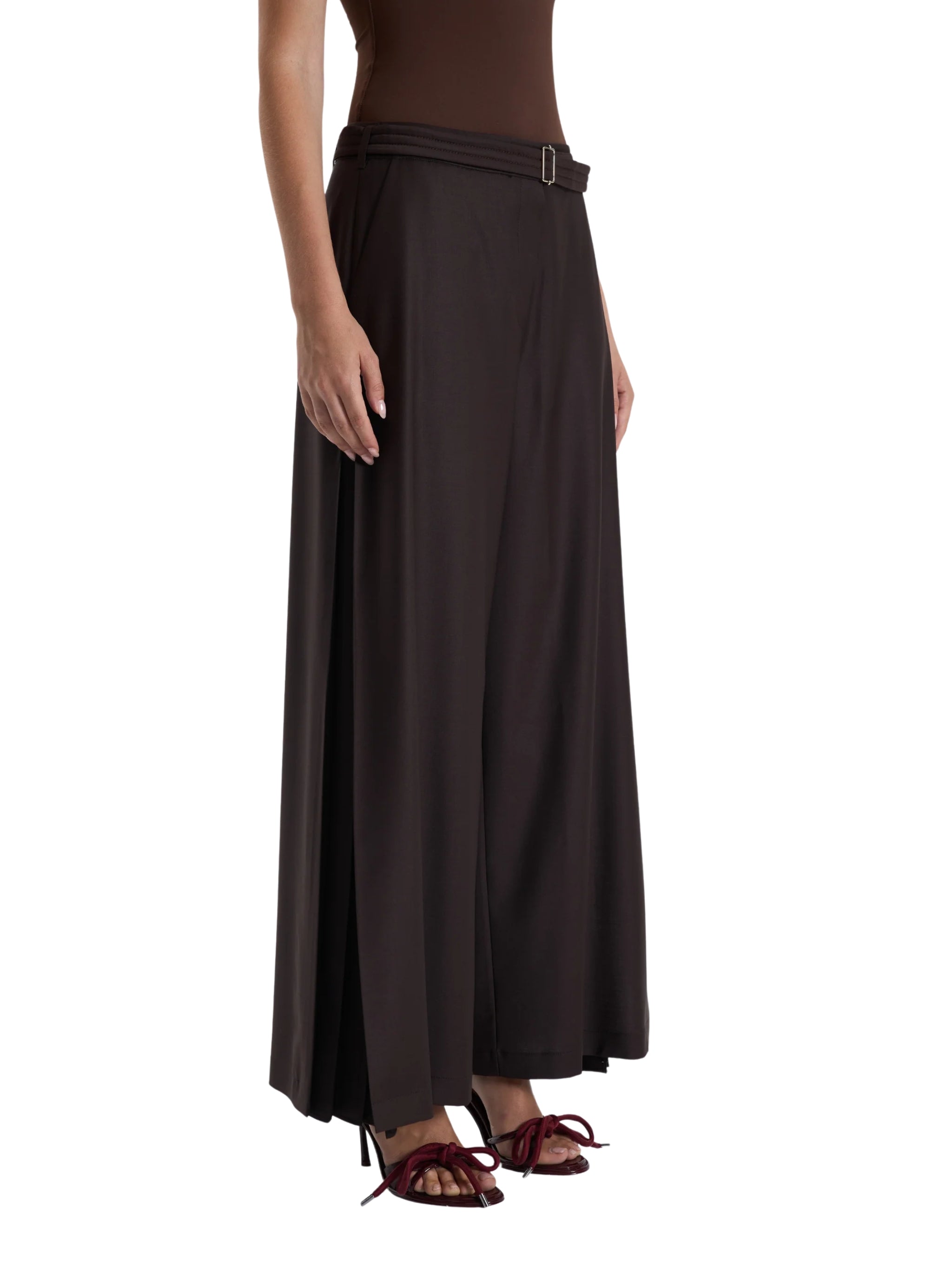 BROWN PLEATED DETAILED TROUSERS