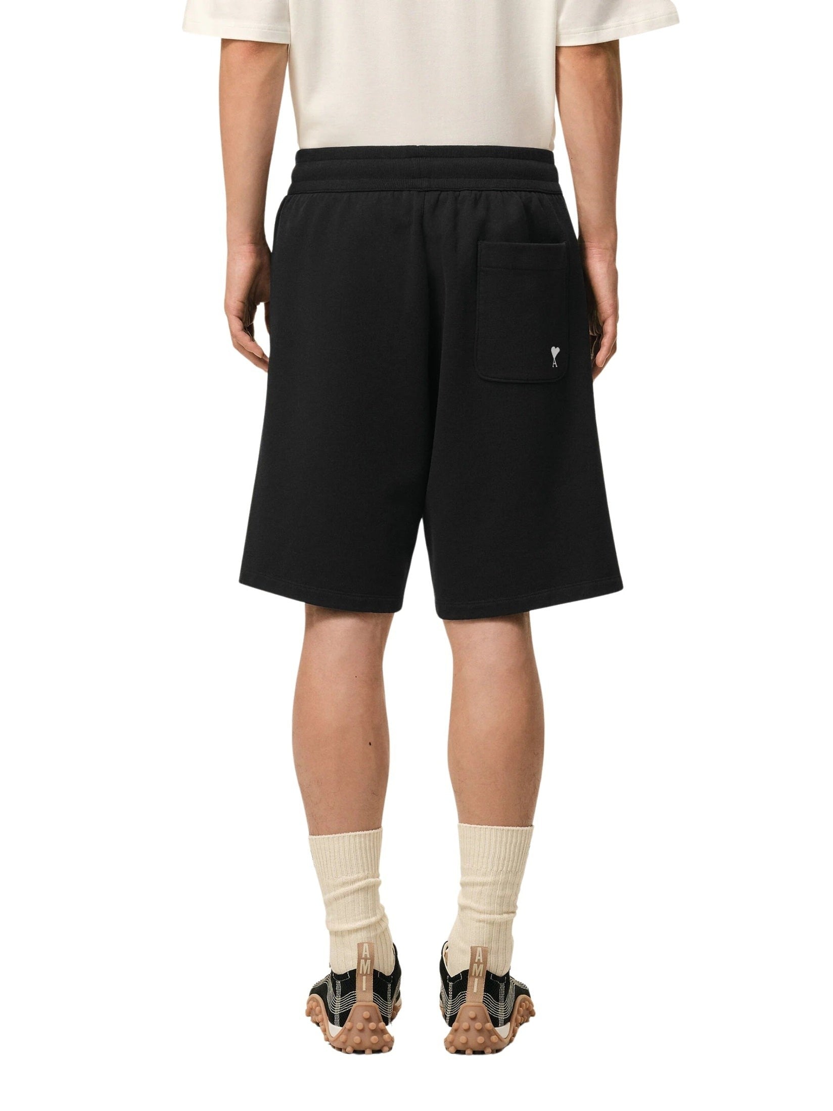 Short with contrasted ami de coeur