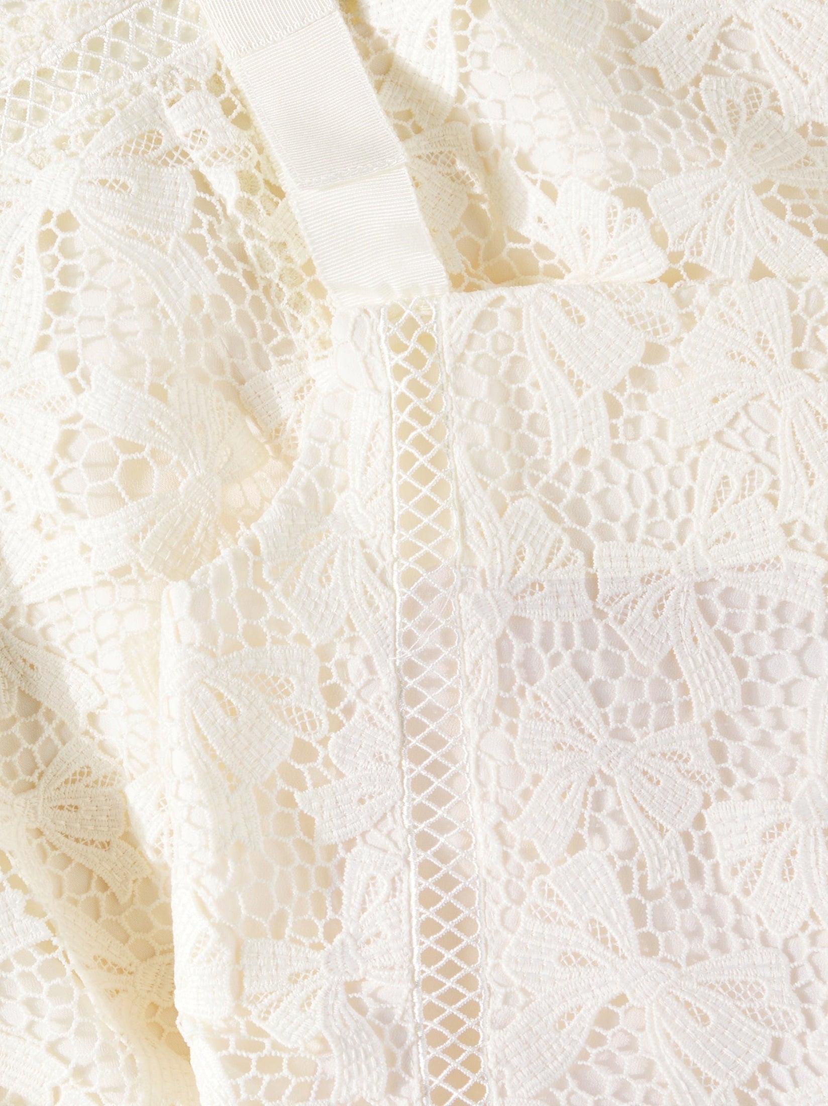White bow lace dress
