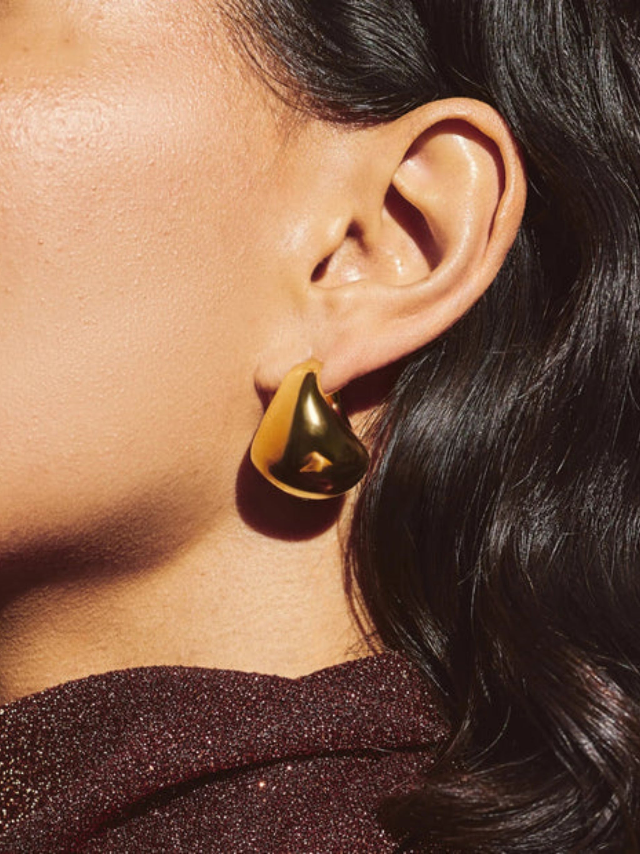 SCULPTURAL CHUBBY DOME MEDIUM HOOP EARRINGS