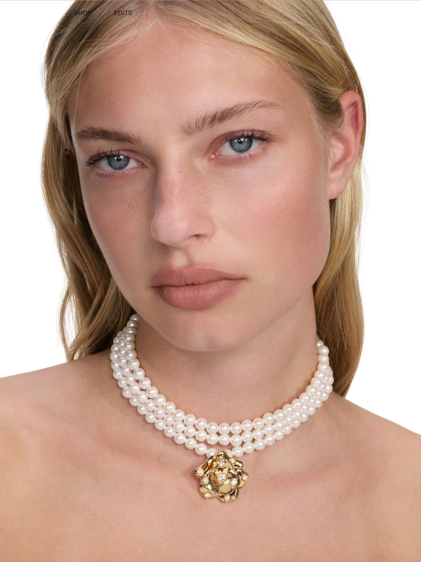 Gold flower pearl choker