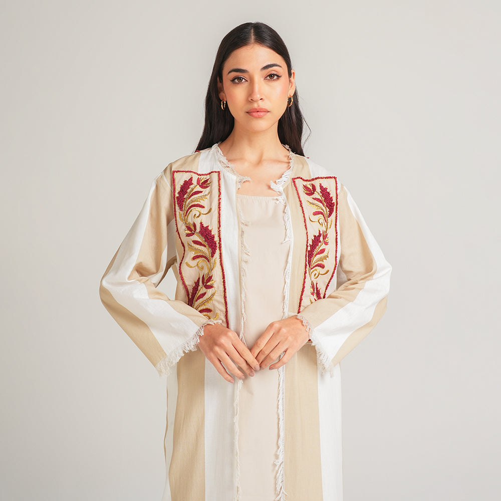 BEIGE CAPE WITH EMBROIDERY AND DRESS