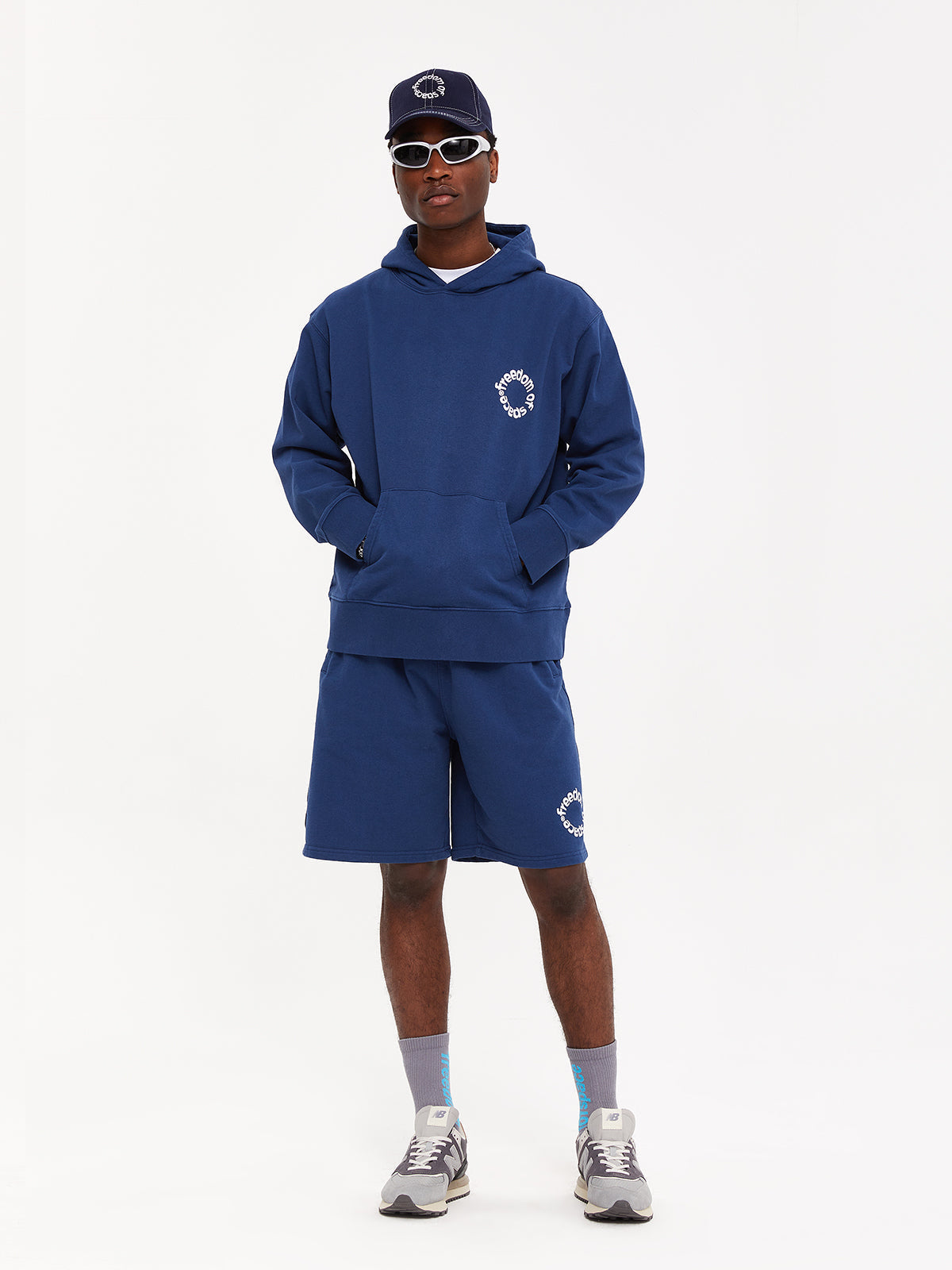 CIRCLE LOGO SHORT