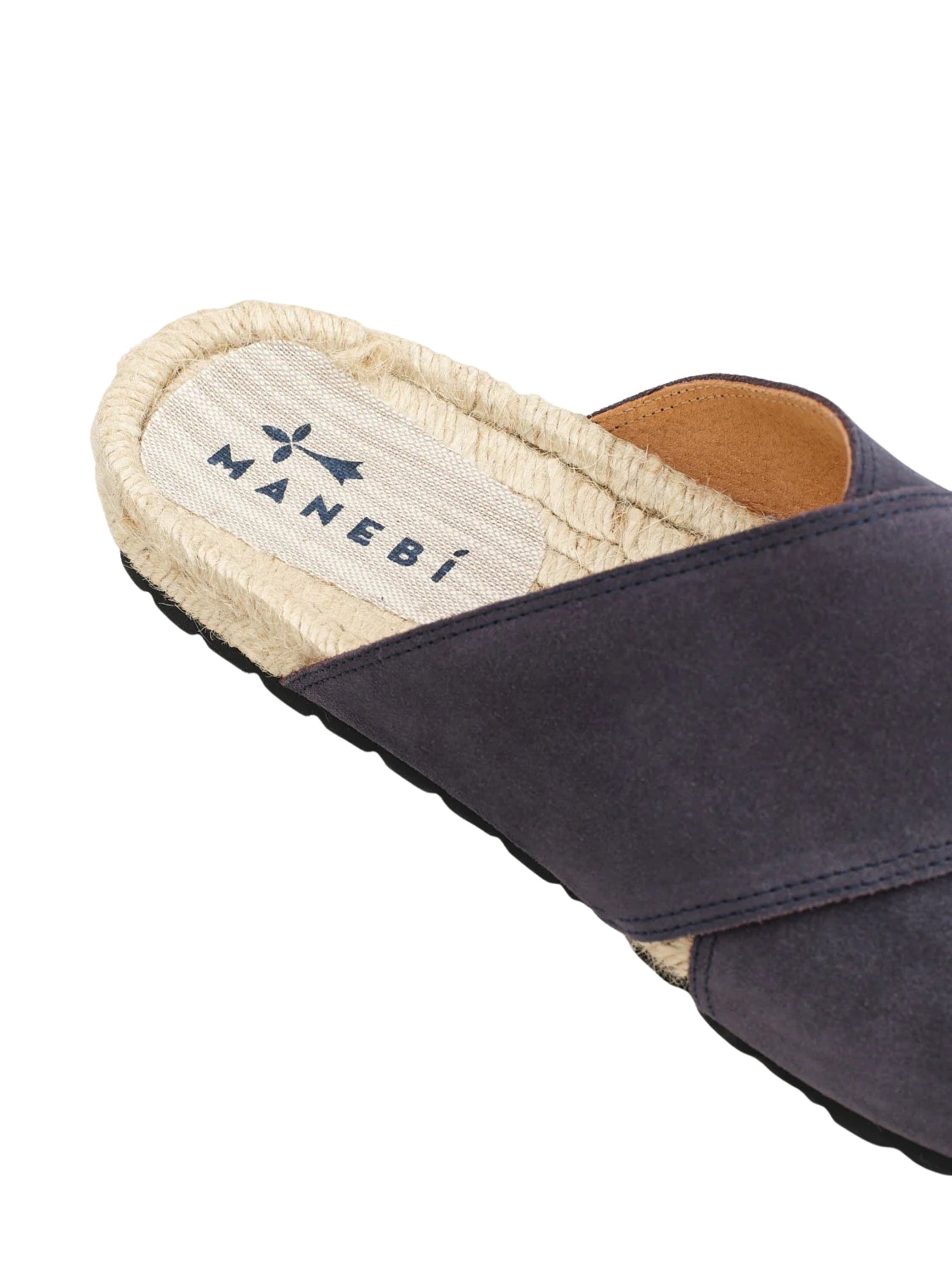 Crossed bands sandals
