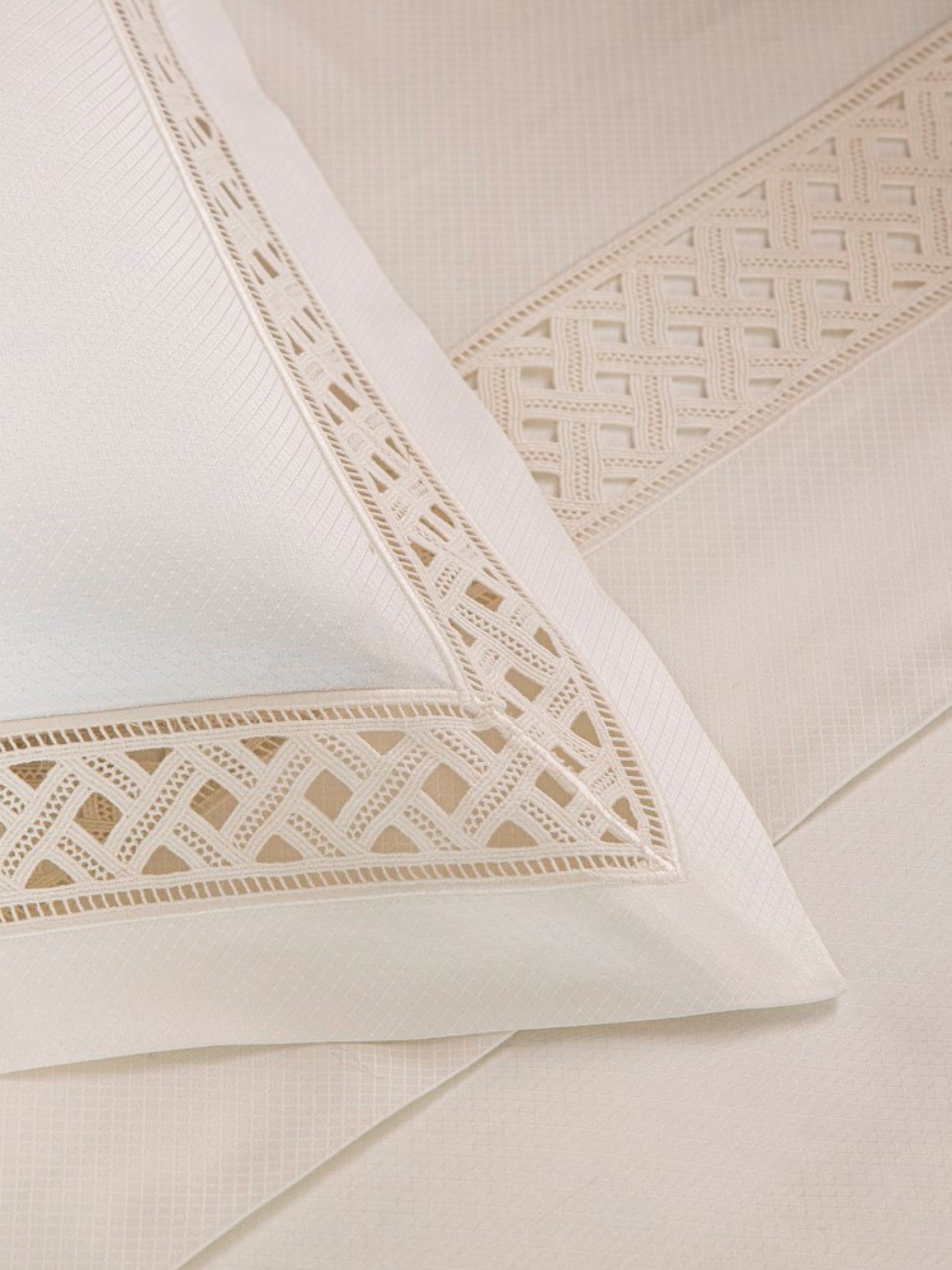 Lozenge lace duvet cover