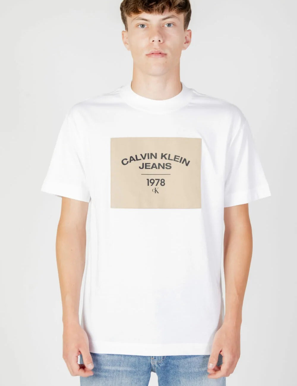A23---calvin_klein---J30J324230YAF_BRIGHT_WHITE_2_P.jpg