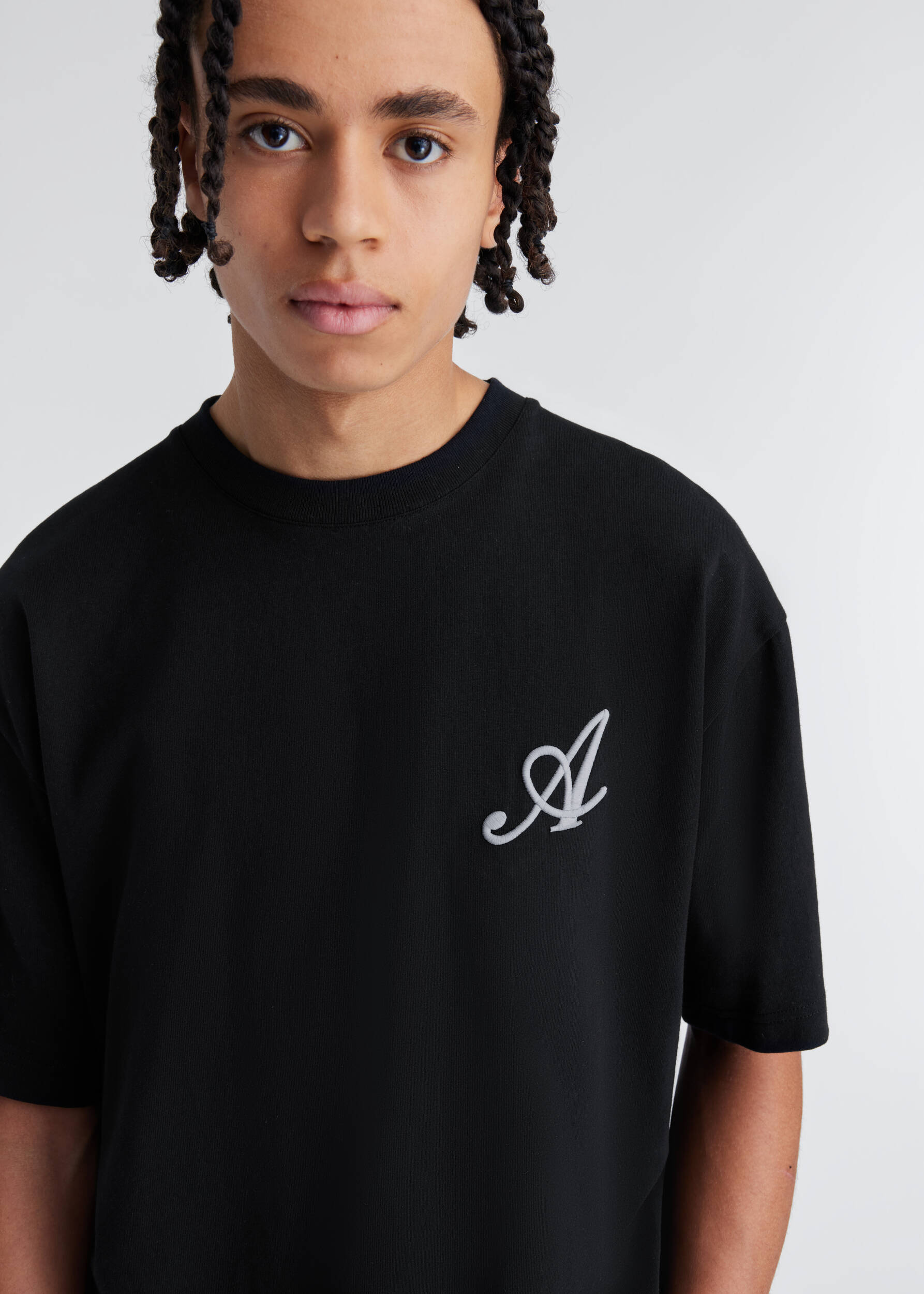 CAPITAL EMBROIDERED T-SHIRT