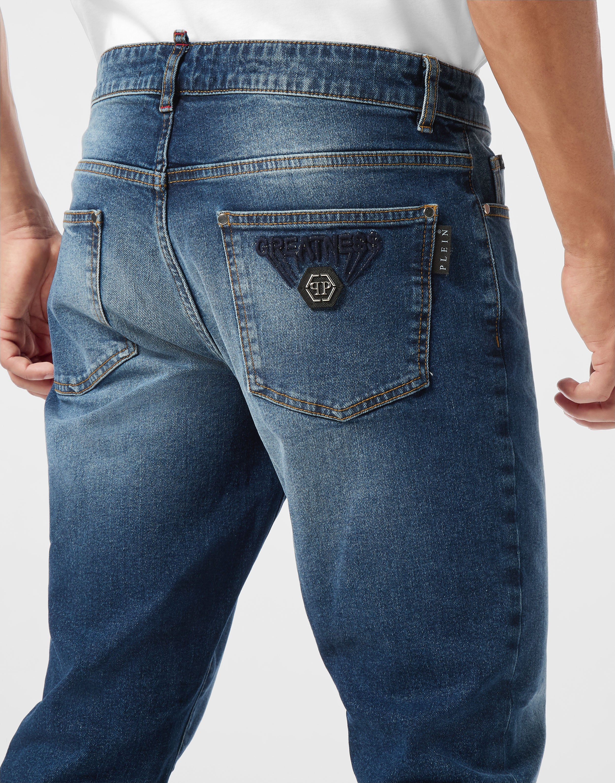 SUPER STRAIGHT CUT JEANS GREATNESS