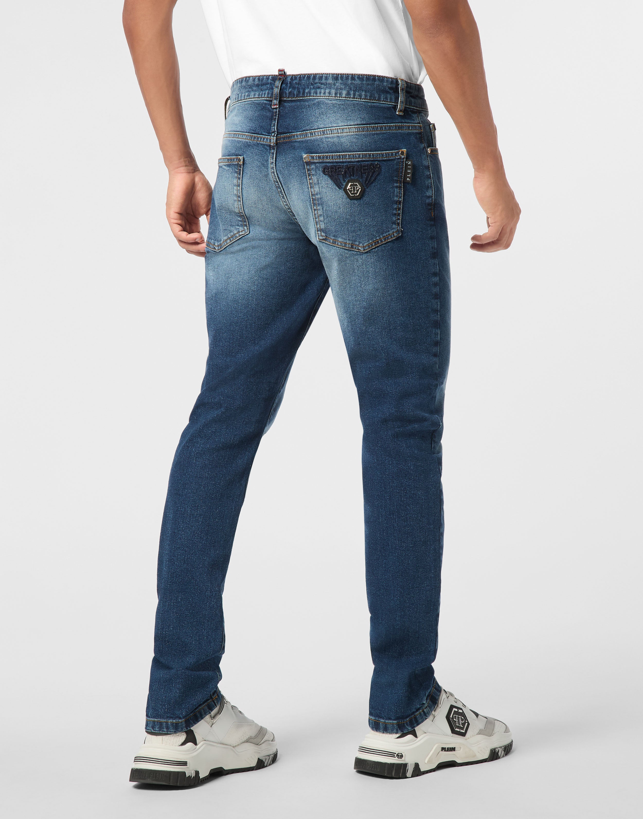 SUPER STRAIGHT CUT JEANS GREATNESS