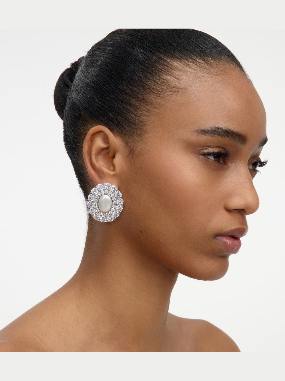 Oval crystal pearl earrings