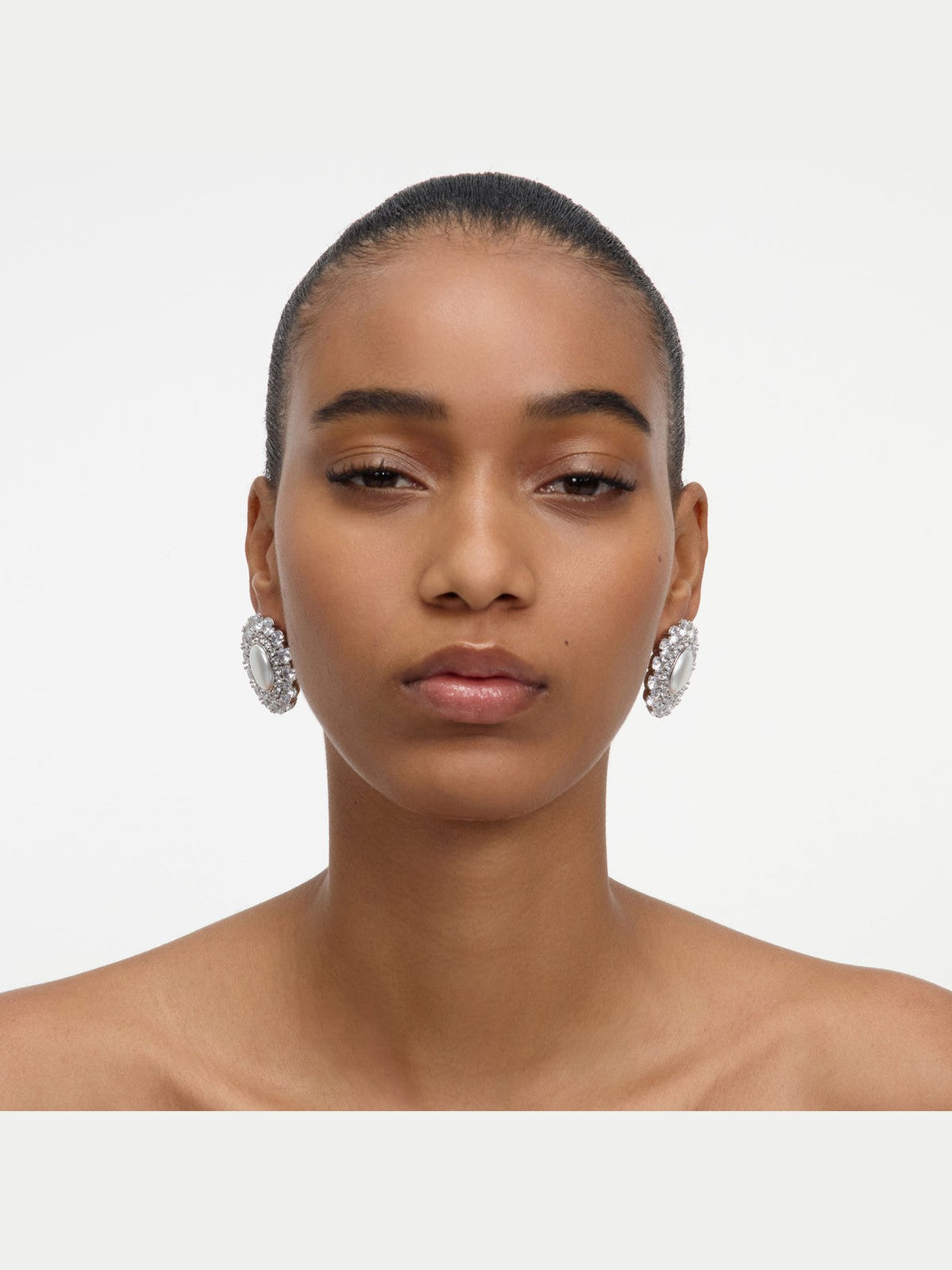 Oval crystal pearl earrings