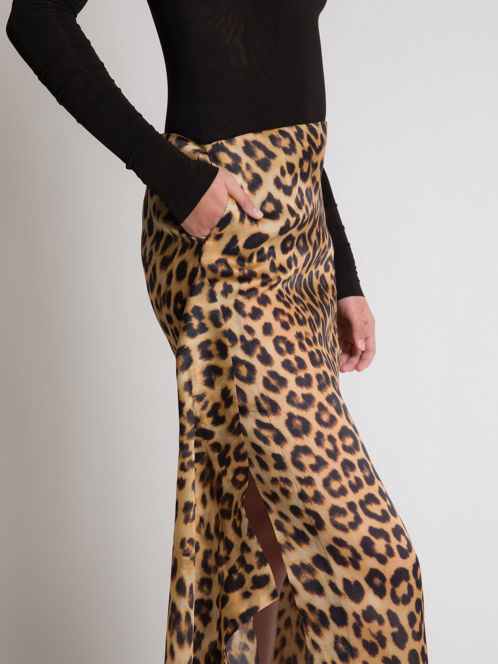 Silk long skirt with leopard print