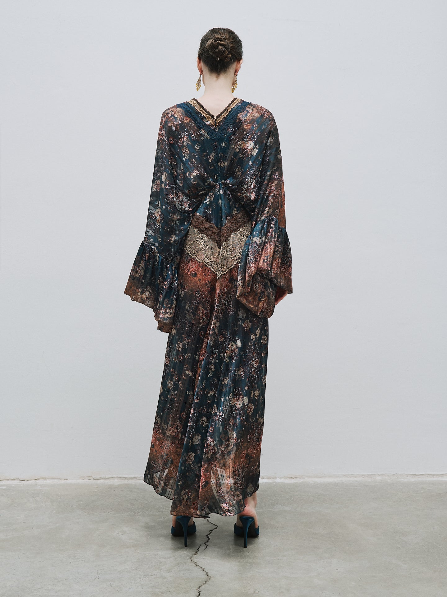Patterned kimono dress with lace detail