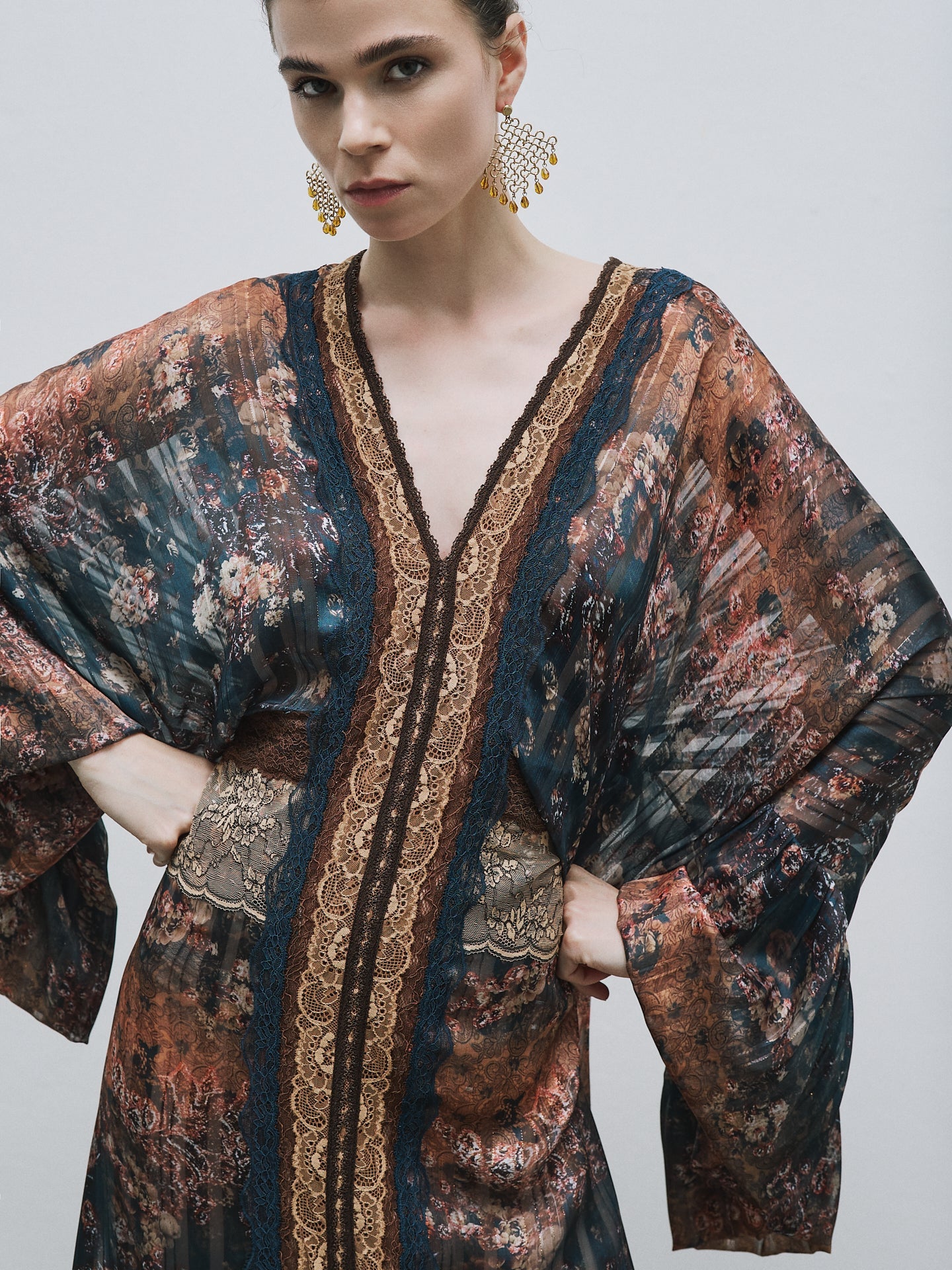 Patterned kimono dress with lace detail