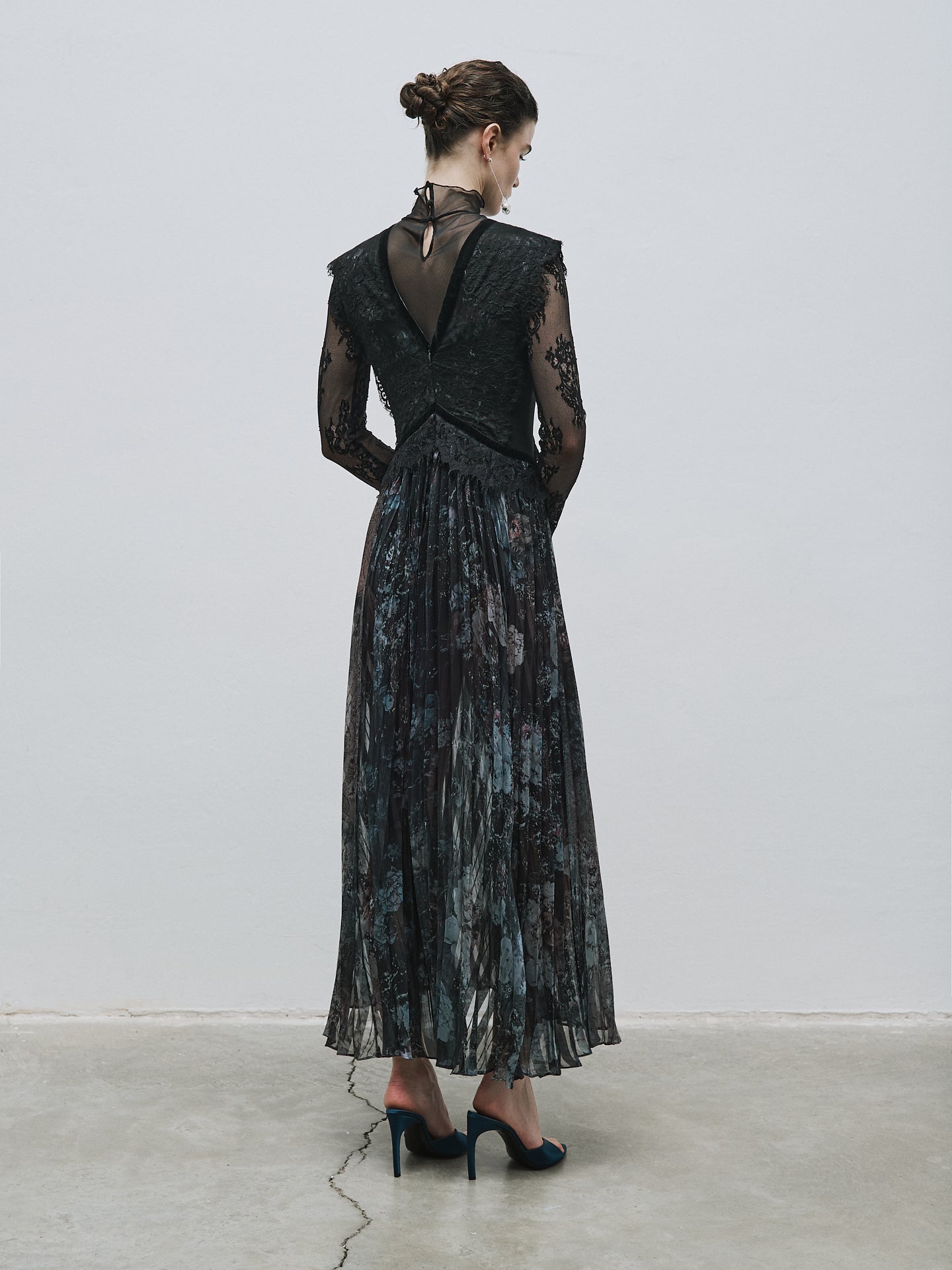 Patterned dress with lace details