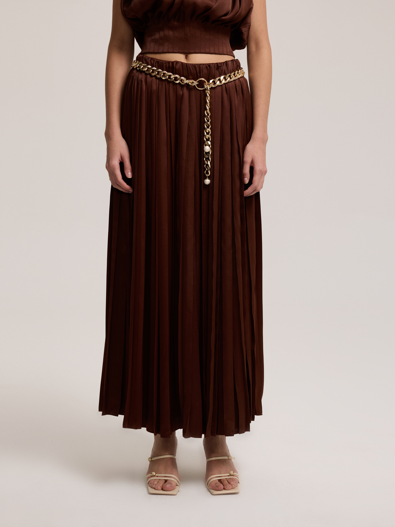 Brown skirt with chain belt