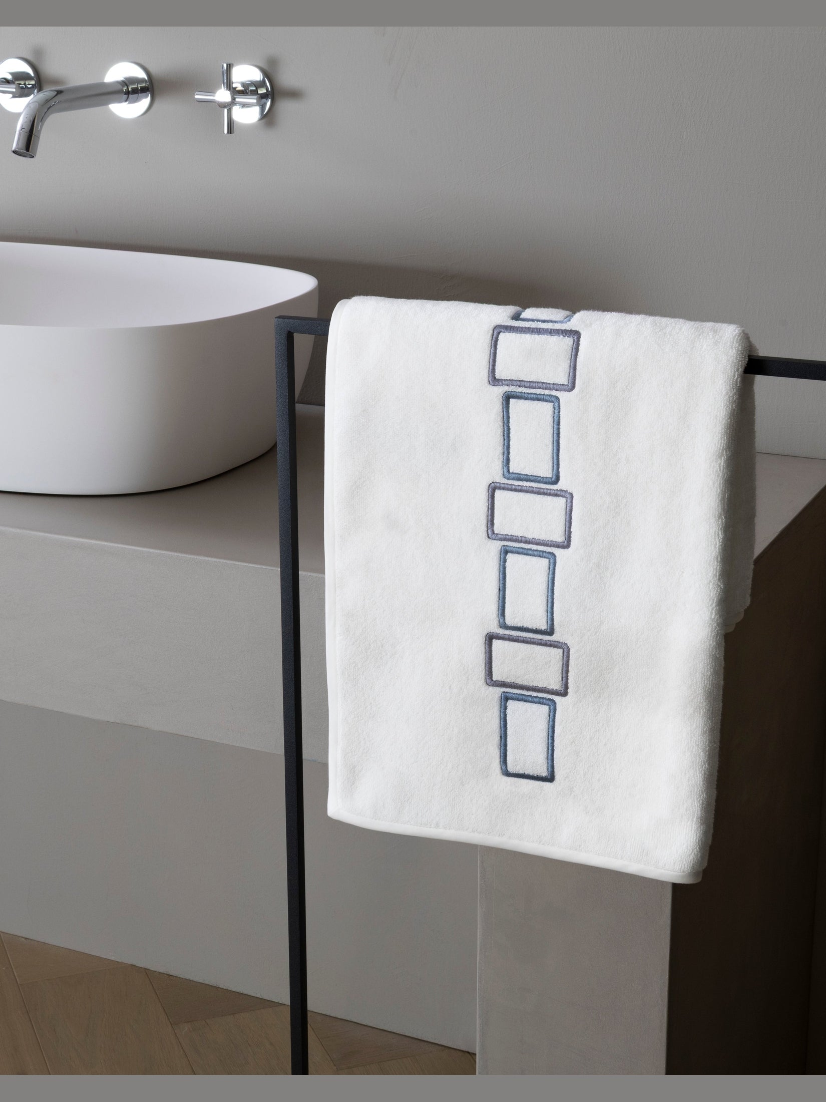 Bold bicolor embroidery - terry towels set (2 pieces) - terry towels set