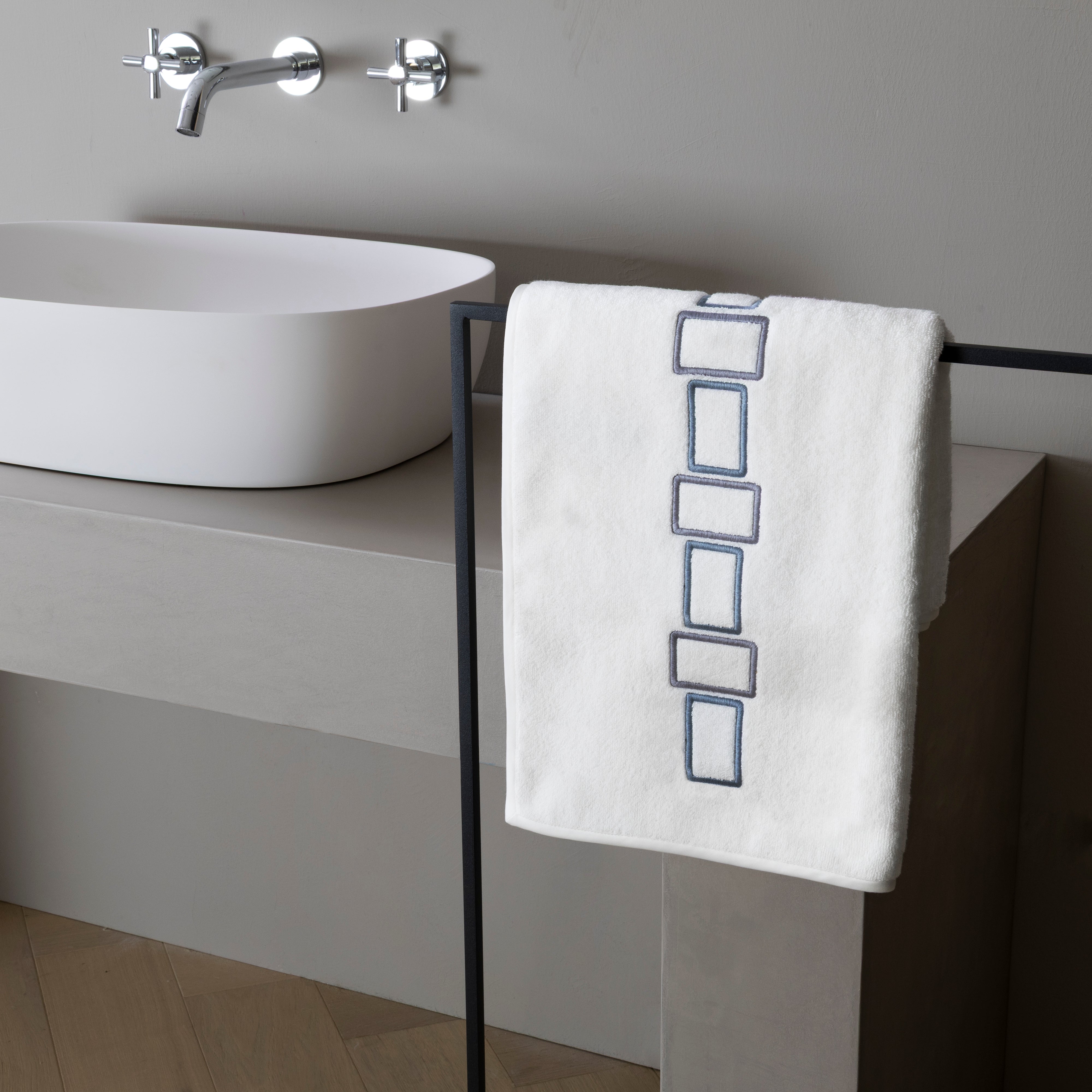 BOLD BICOLOR EMBROIDERY - TERRY TOWELS SET (2 PIECES) - TERRY TOWELS SET