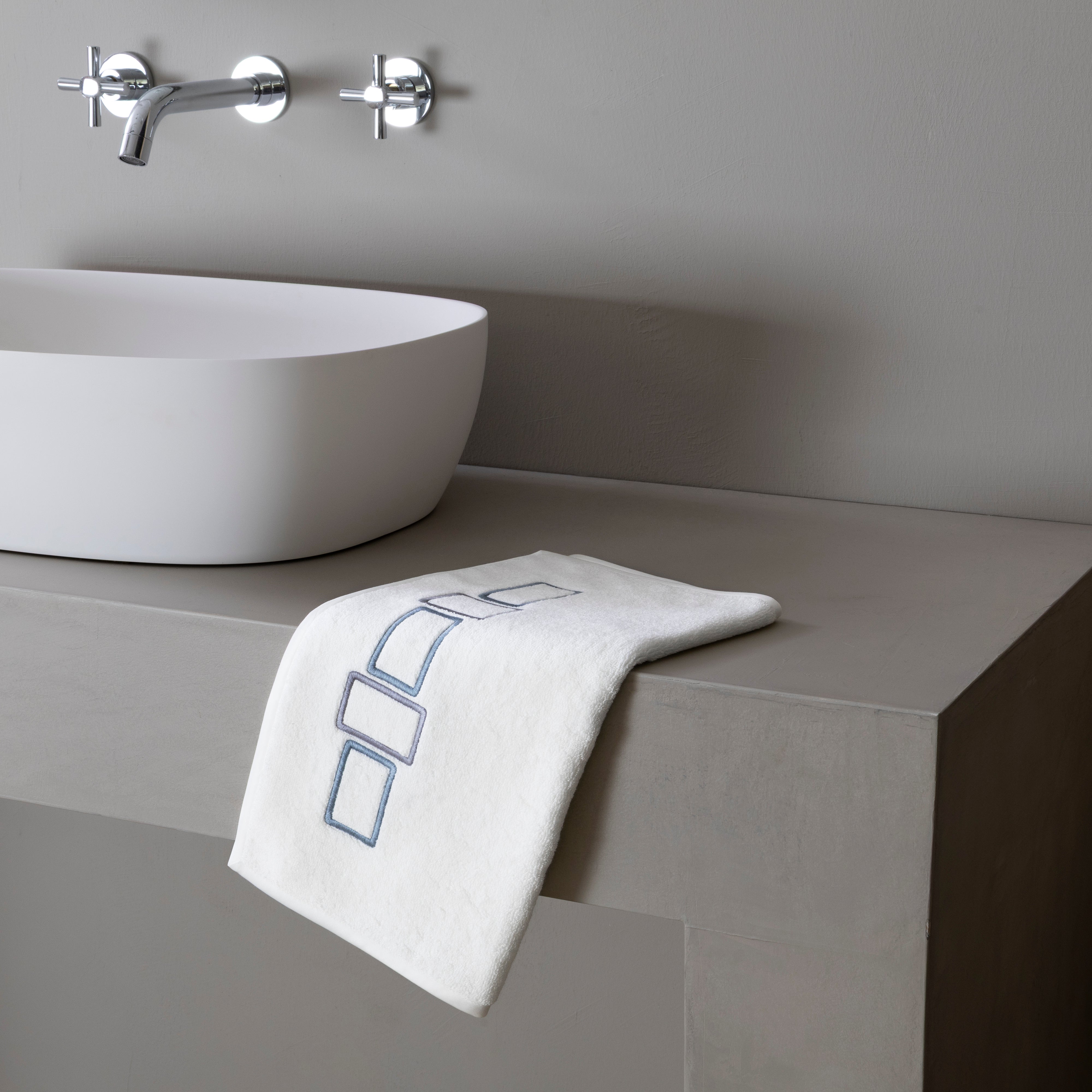 BOLD BICOLOR EMBROIDERY - TERRY TOWELS SET (2 PIECES) - TERRY TOWELS SET