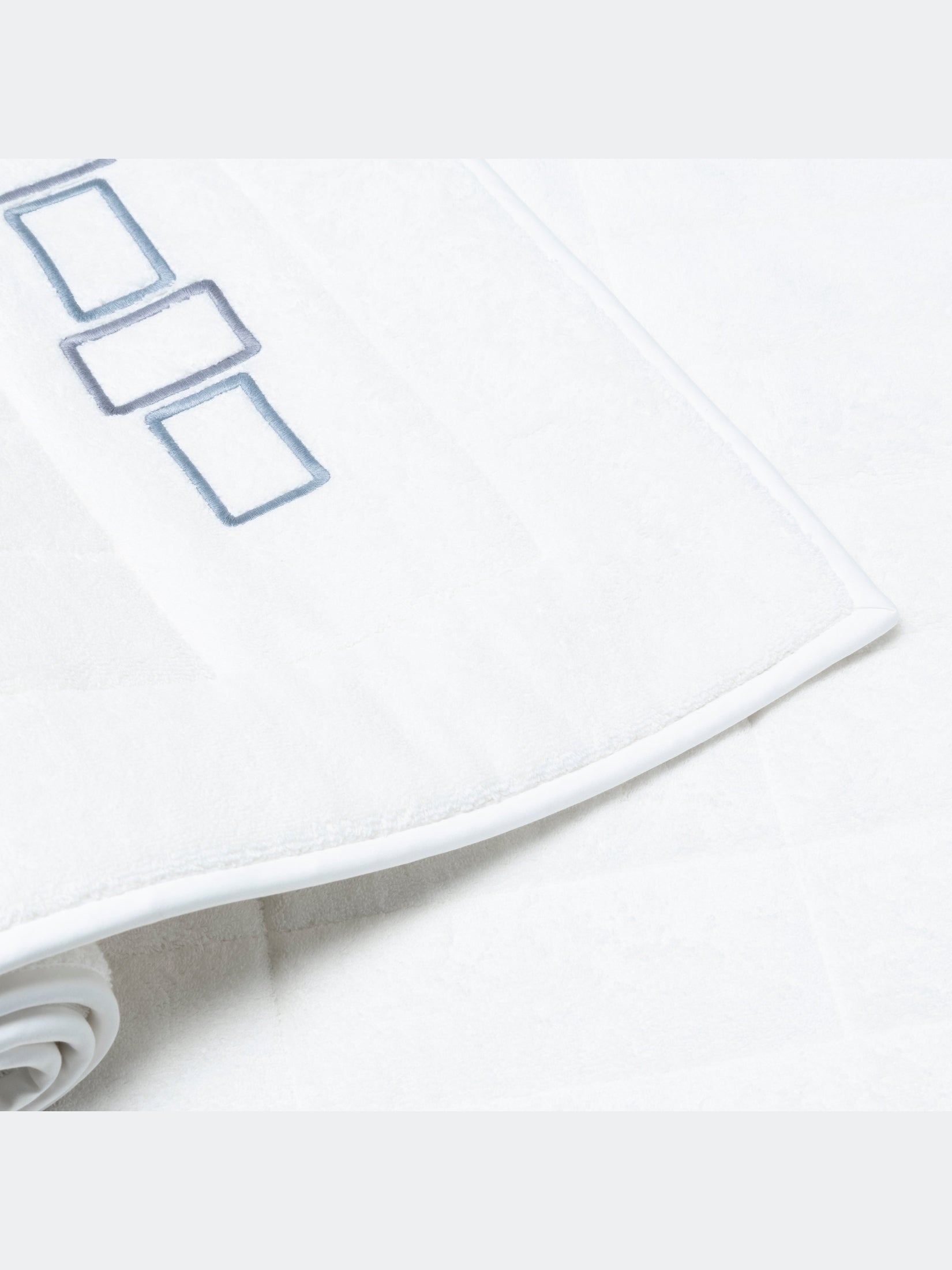 Bold bicolor embroidery - terry towels set (2 pieces) - terry towels set