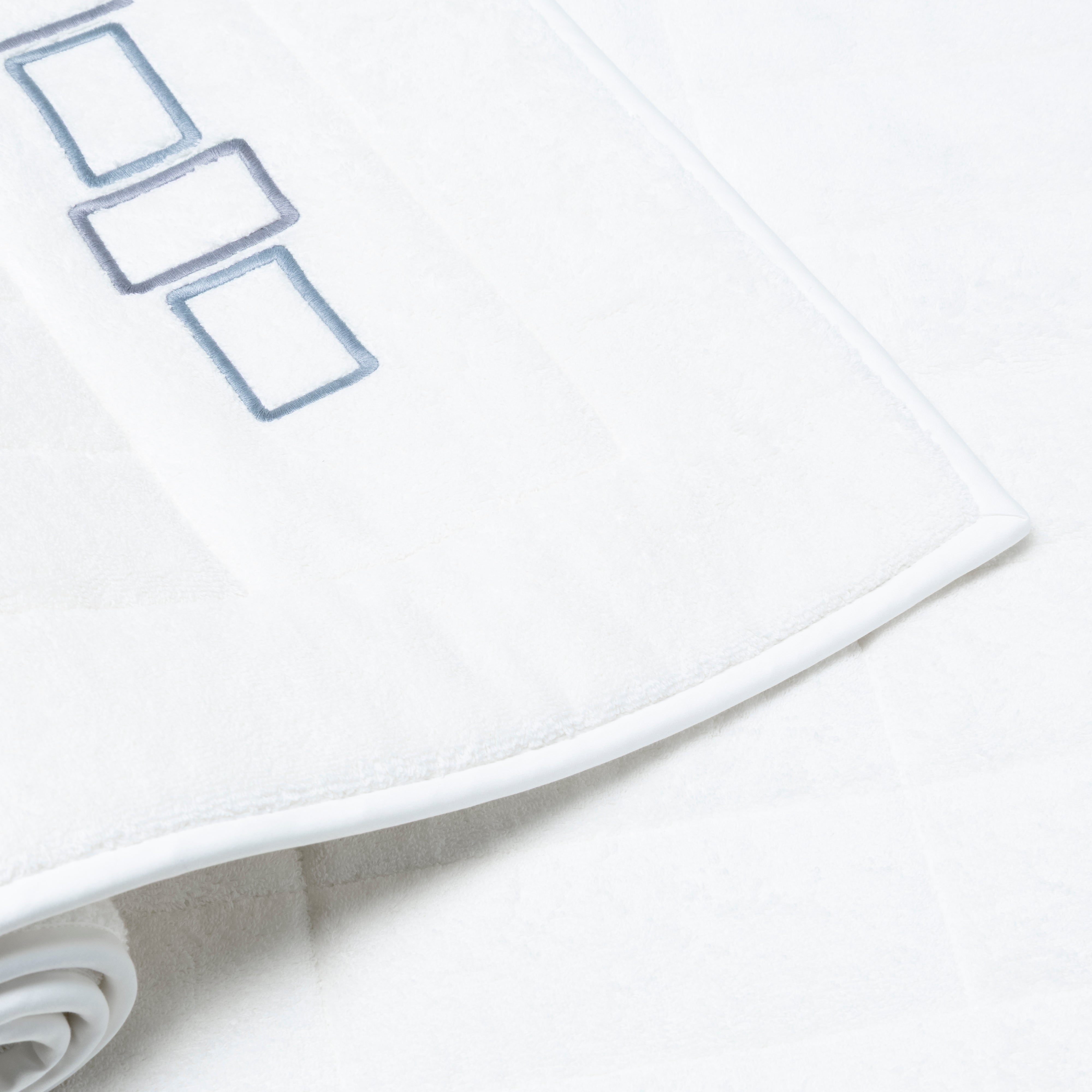 BOLD BICOLOR EMBROIDERY - TERRY TOWELS SET (2 PIECES) - TERRY TOWELS SET