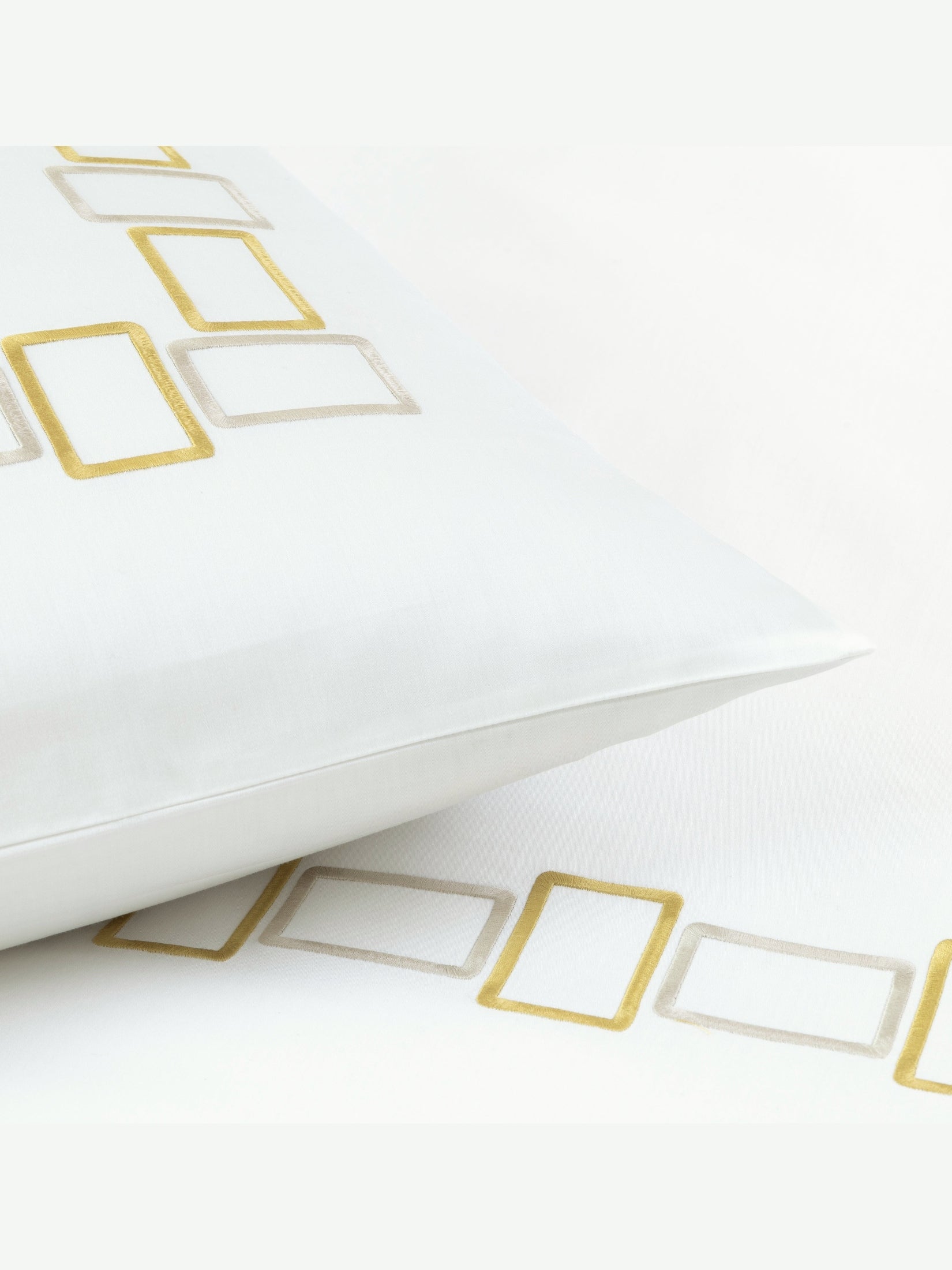 Bold bicolor embroidery - bedset 2 pillow cases 20x28 - bedset 2 pillow