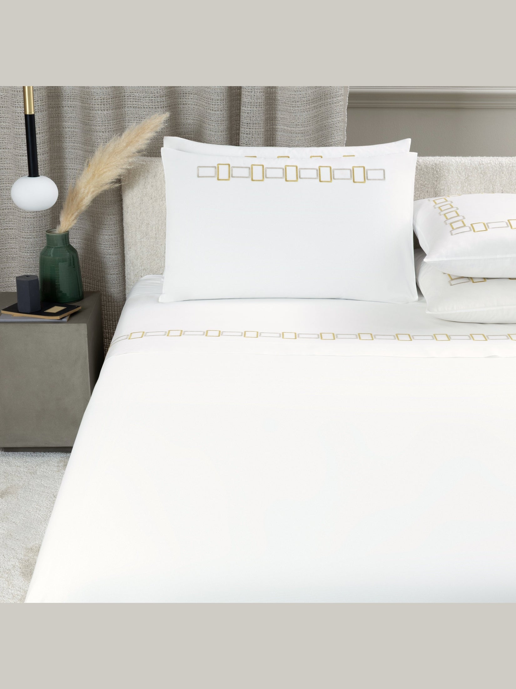Bold bicolor embroidery - bedset 2 pillow cases 20x28 - bedset 2 pillow