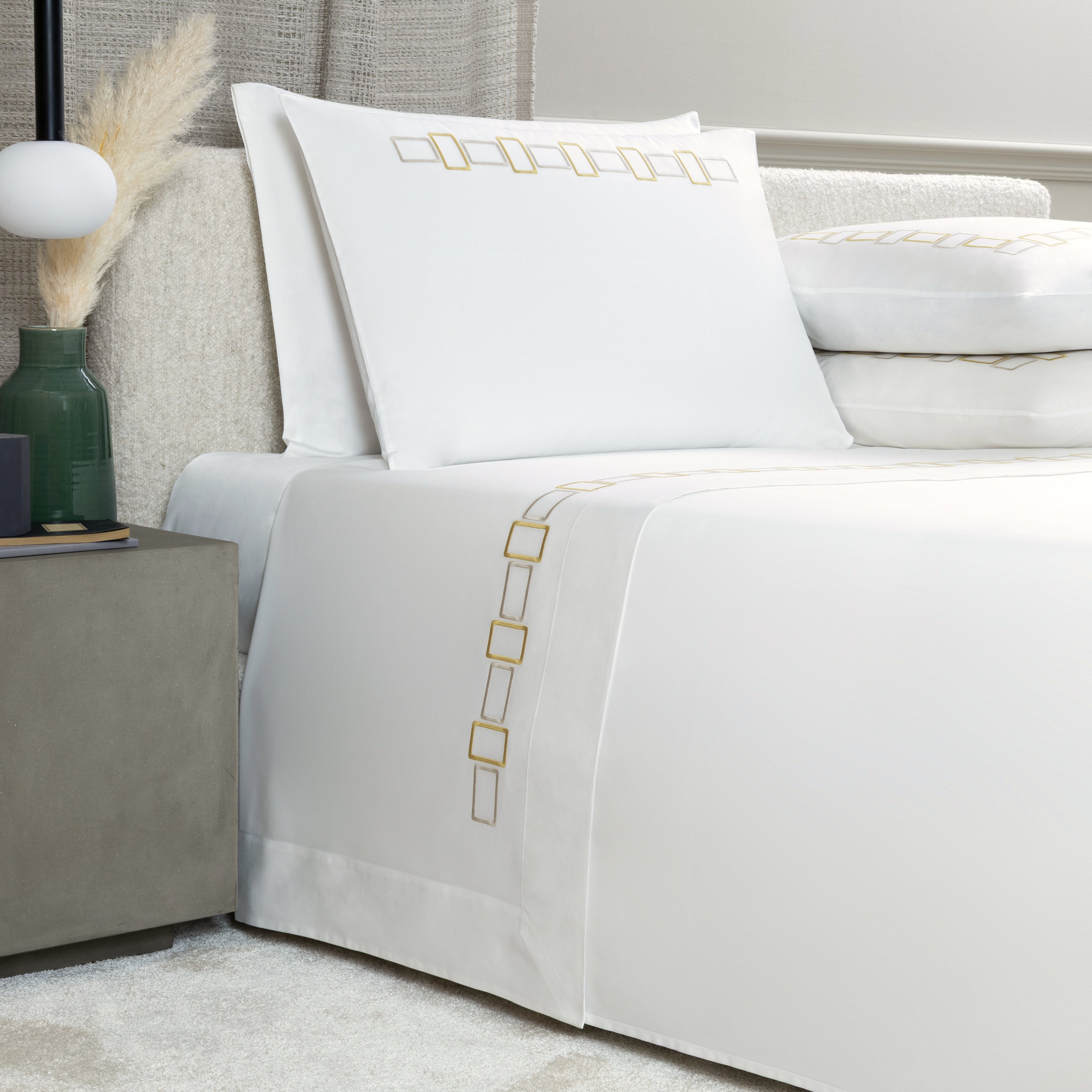 BOLD BICOLOR EMBROIDERY - DUVET SET 2/20X28 106X126 - DUVET SET 2/20X