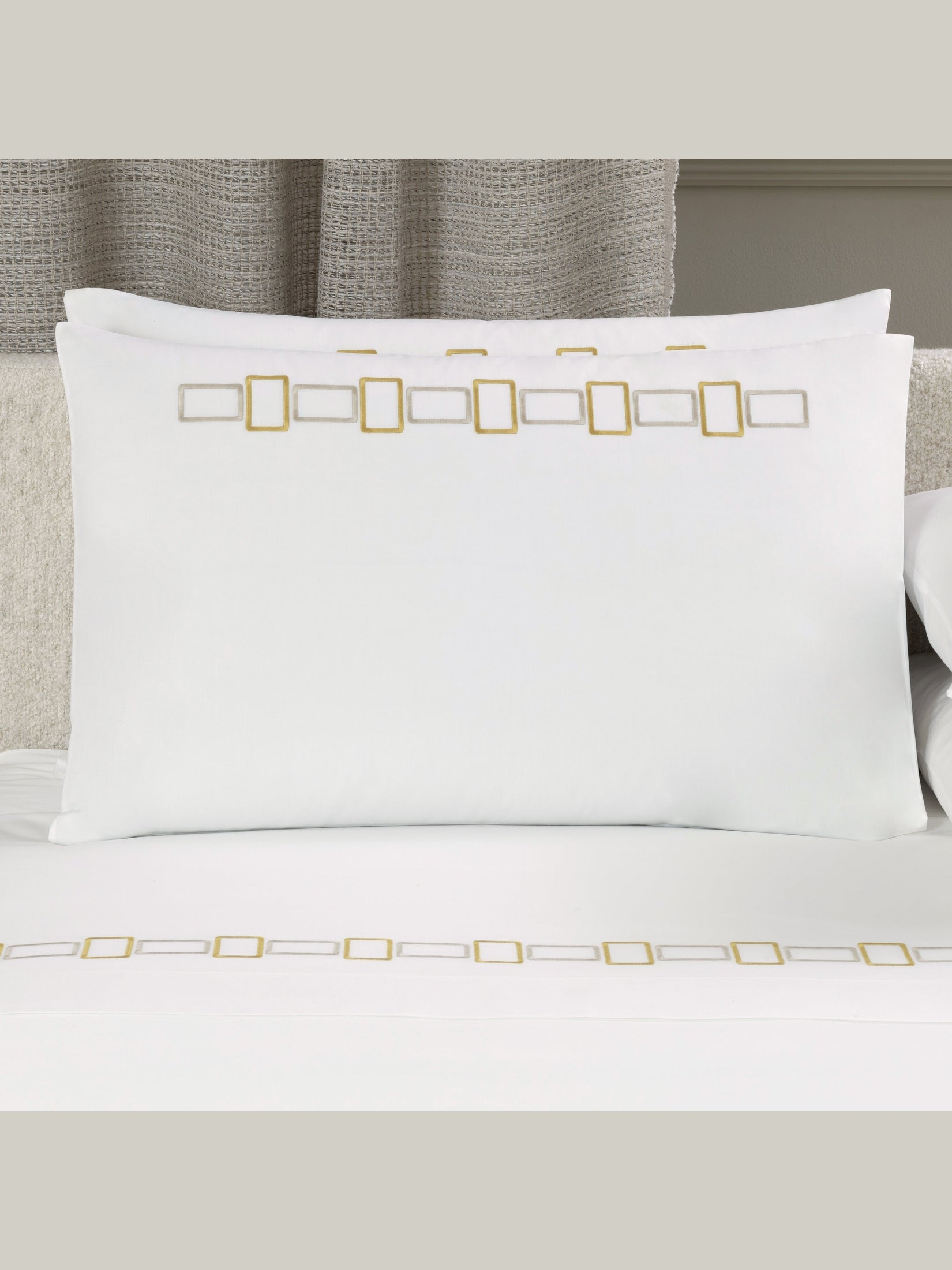 Bold bicolor embroidery - duvet set 2/20x28 106x126 - duvet set 2/20x