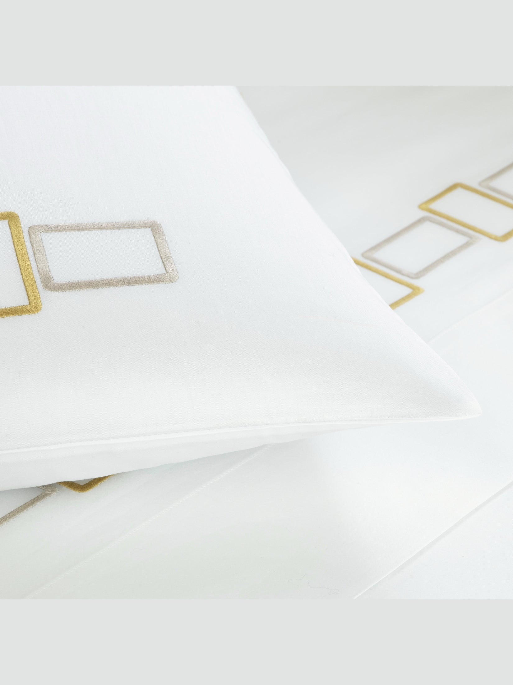 Bold bicolor embroidery - duvet set 2/20x28 106x126 - duvet set 2/20x