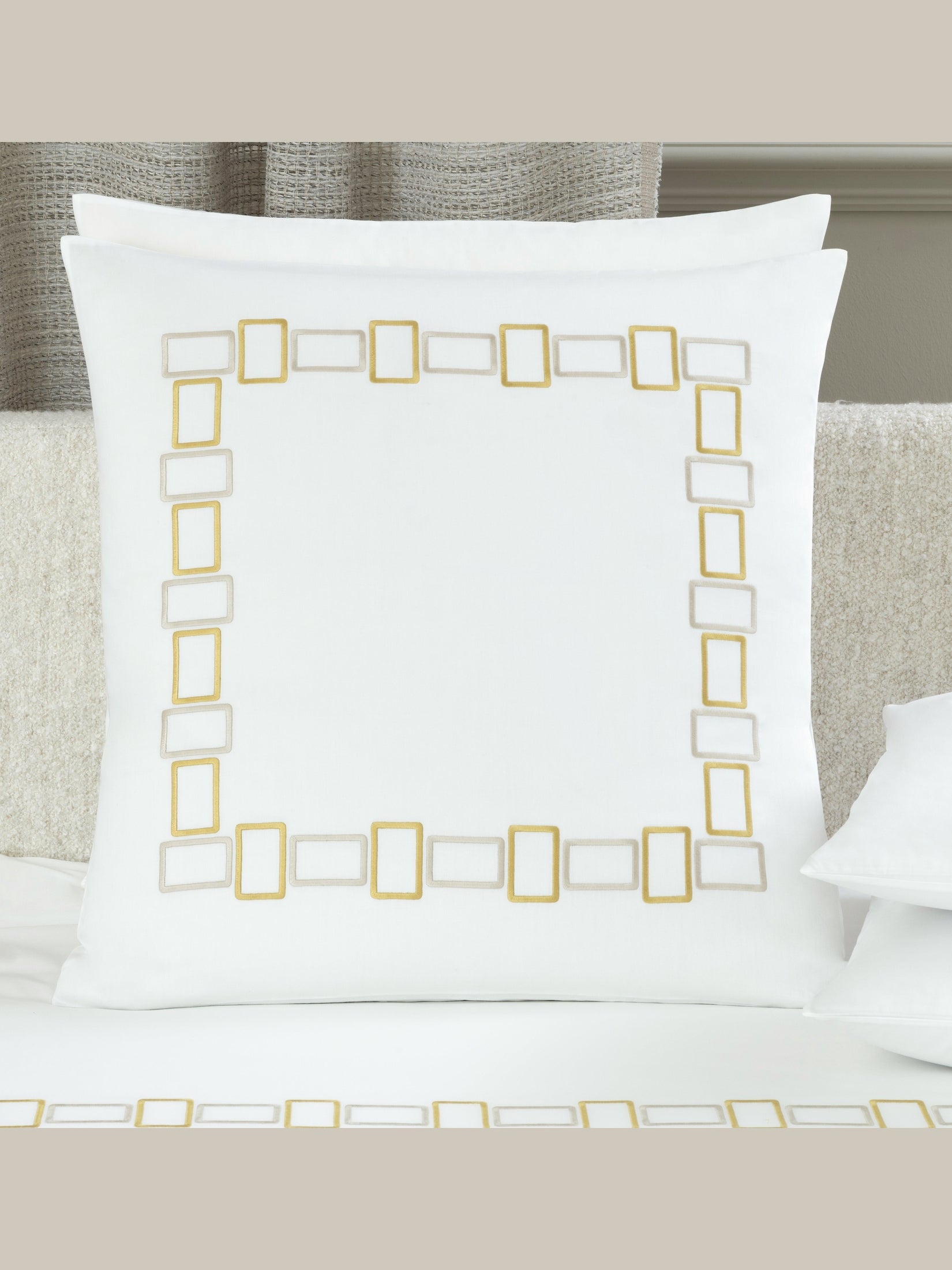 Bold bicolor embroidery - duvet set 2/20x28 106x126 - duvet set 2/20x