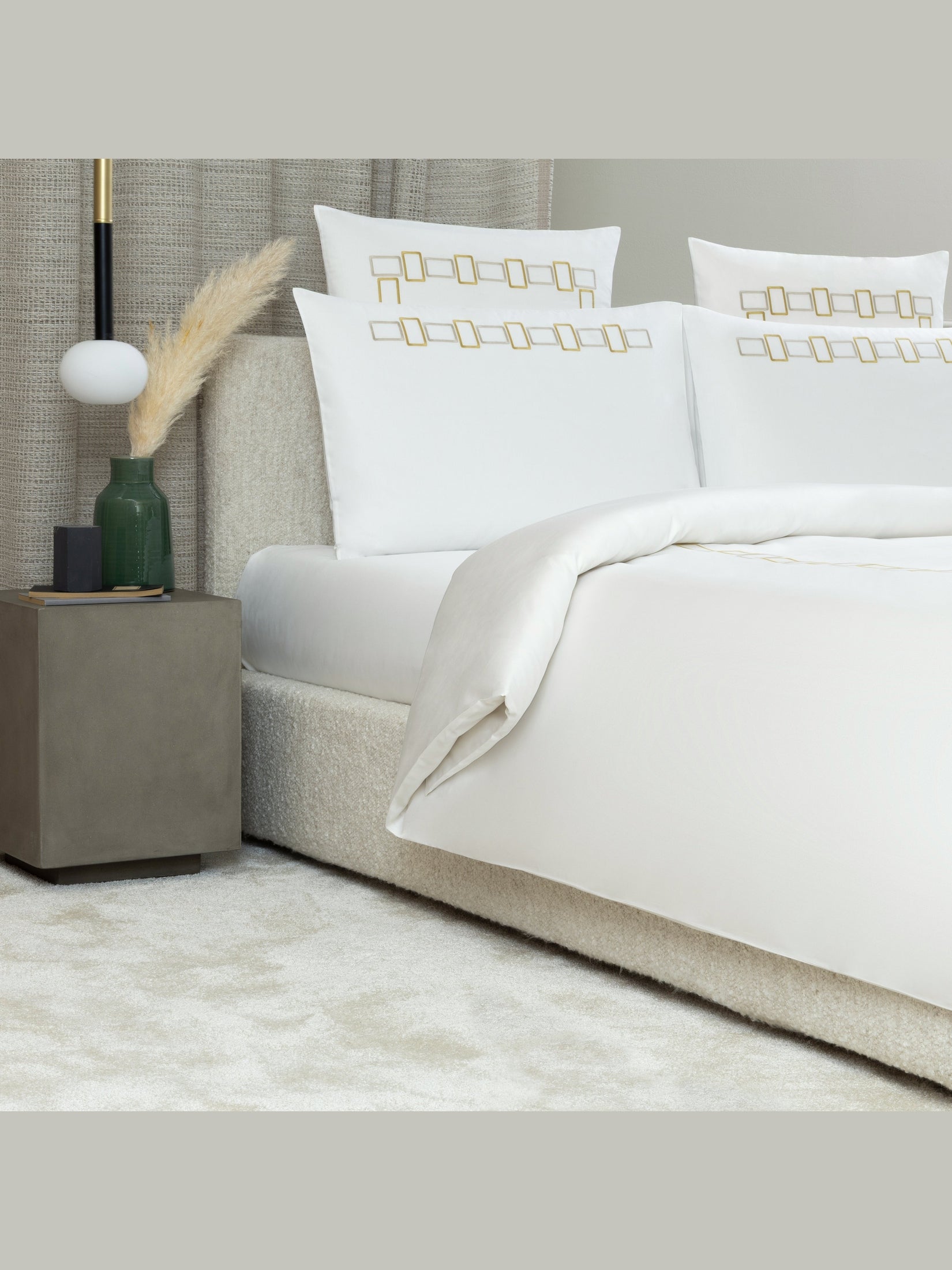 Bold bicolor embroidery - bedset 2 pillow cases 20x28 - bedset 2 pillow